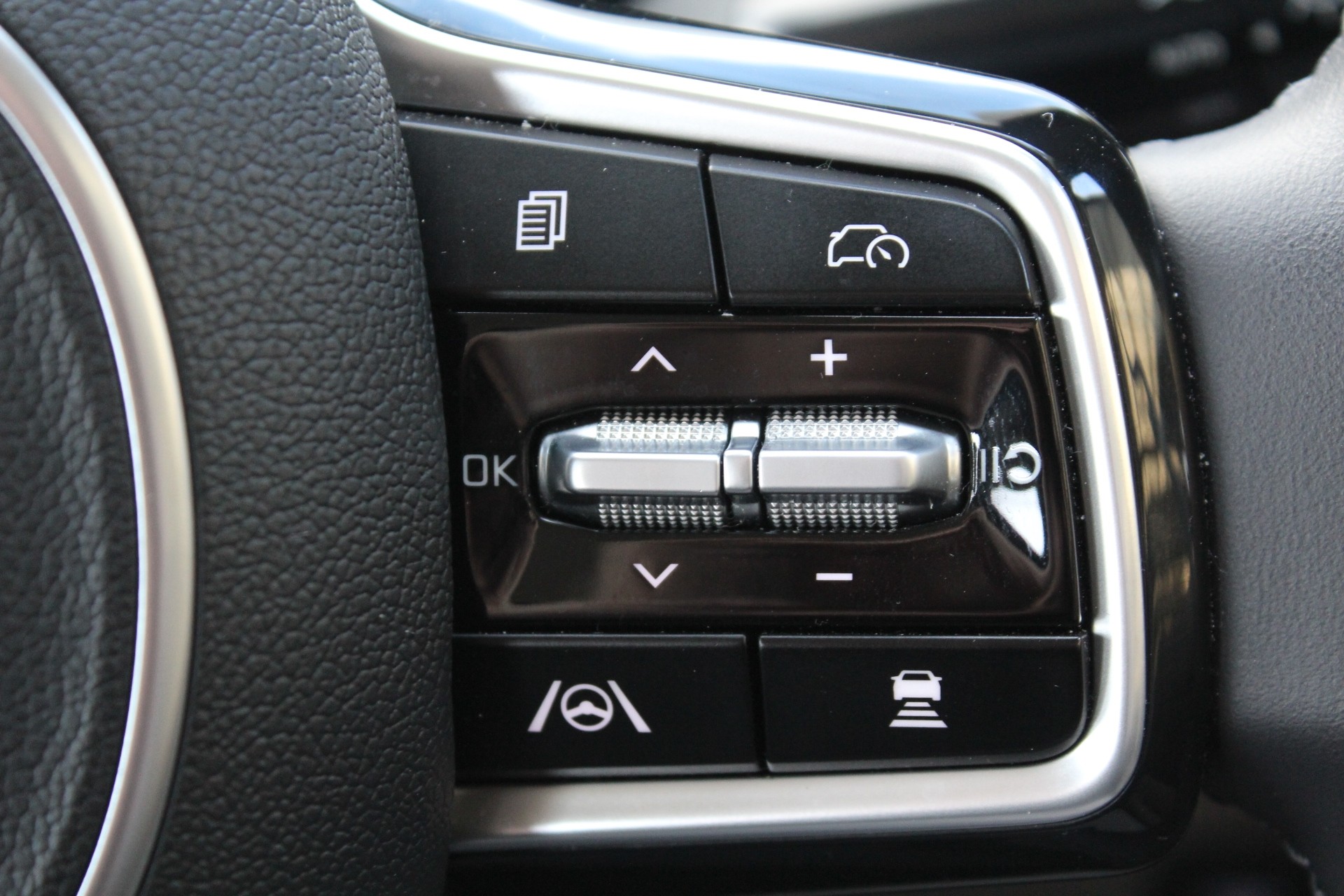 2025 Kia Carnival EX 2.2L Turbo Diesel 8 Speed Auto Carousel 19