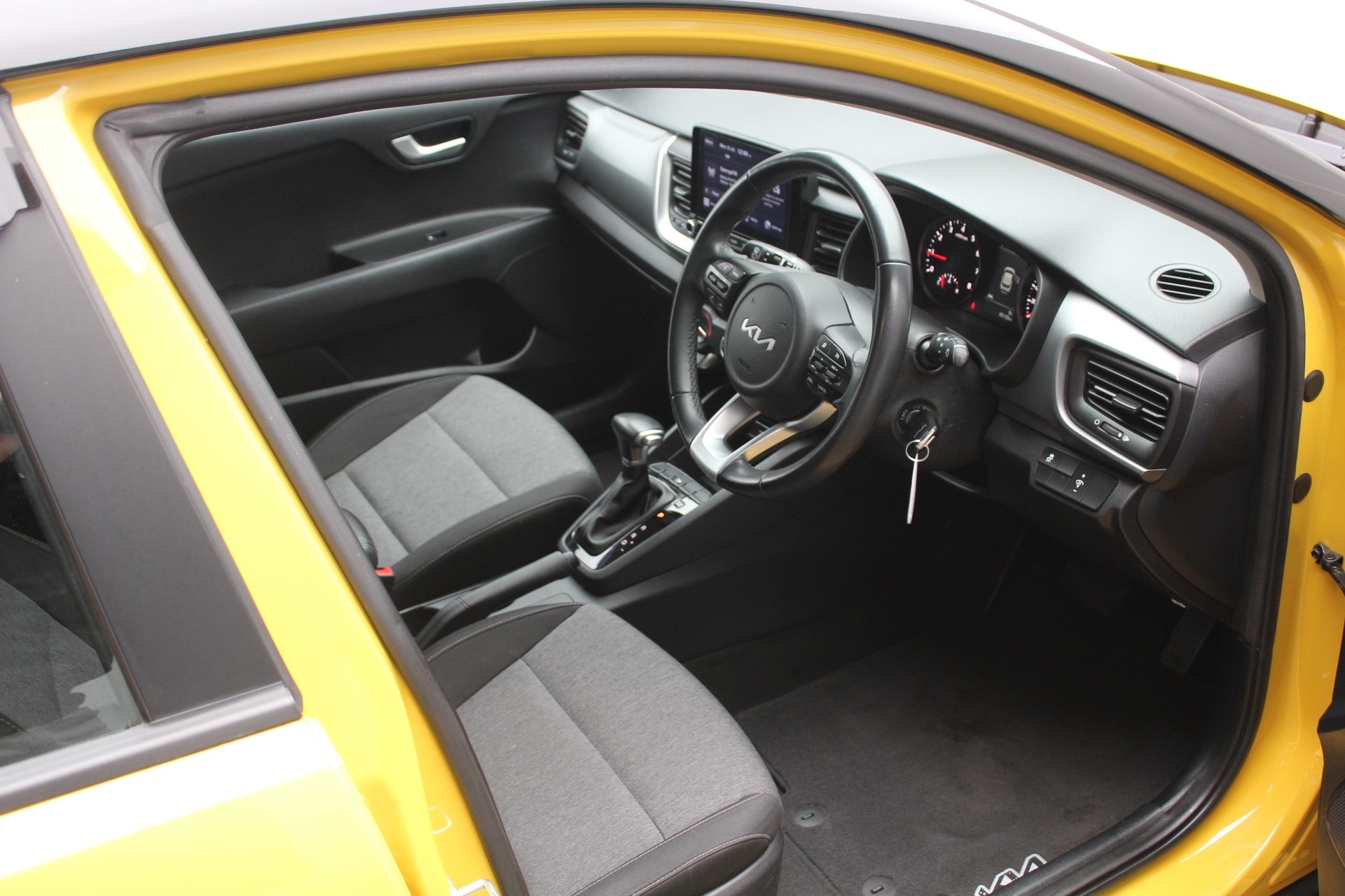 2022 Kia Stonic LX 1.4P Carousel 9
