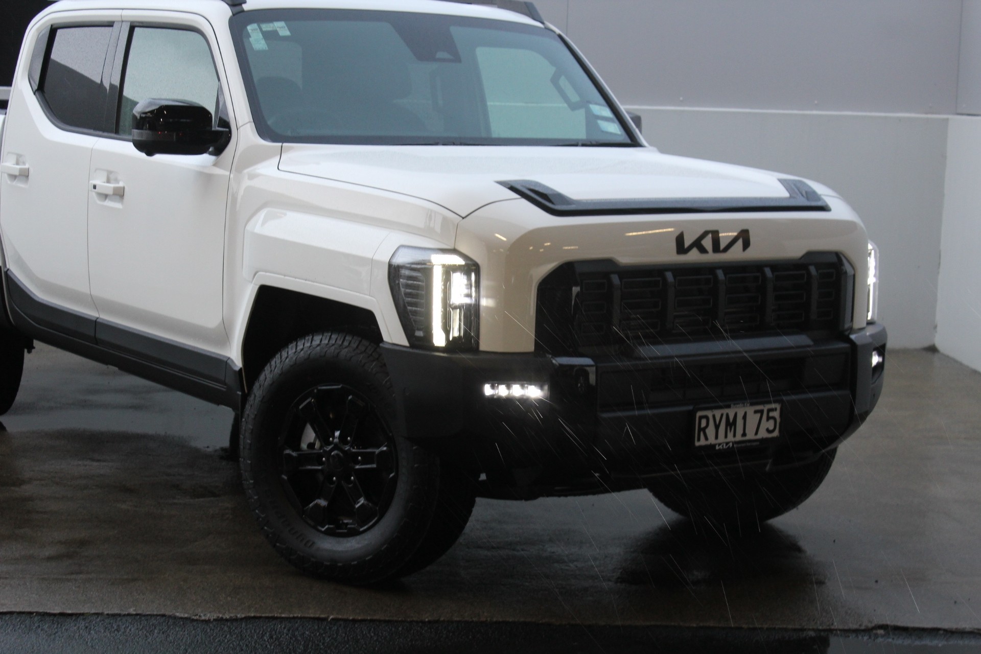2026 Kia Tasman X-Pro 2.2 Diesel 4WD Dual Cab Wellside Carousel 7