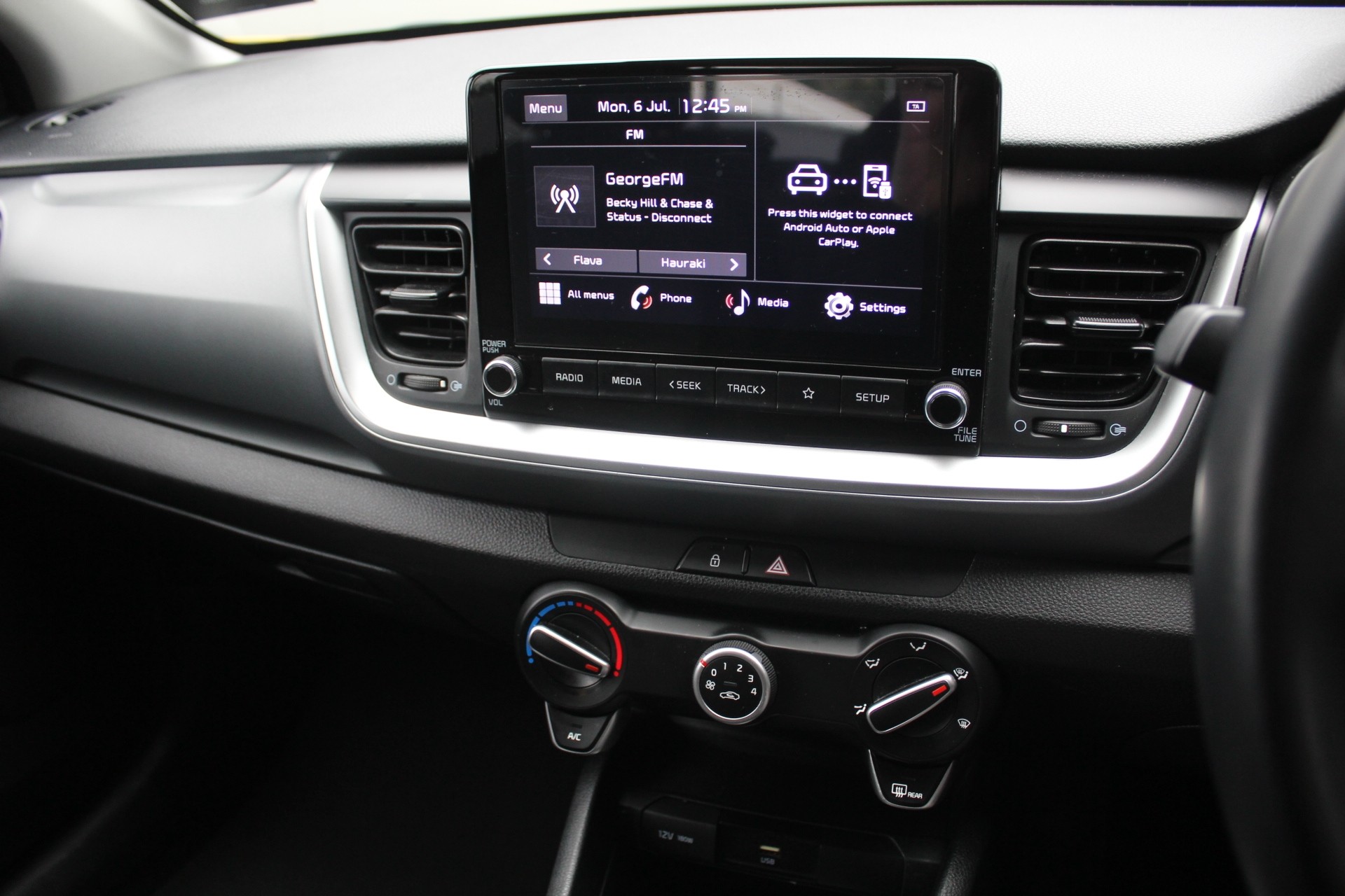2022 Kia Stonic LX 1.4P Carousel 13