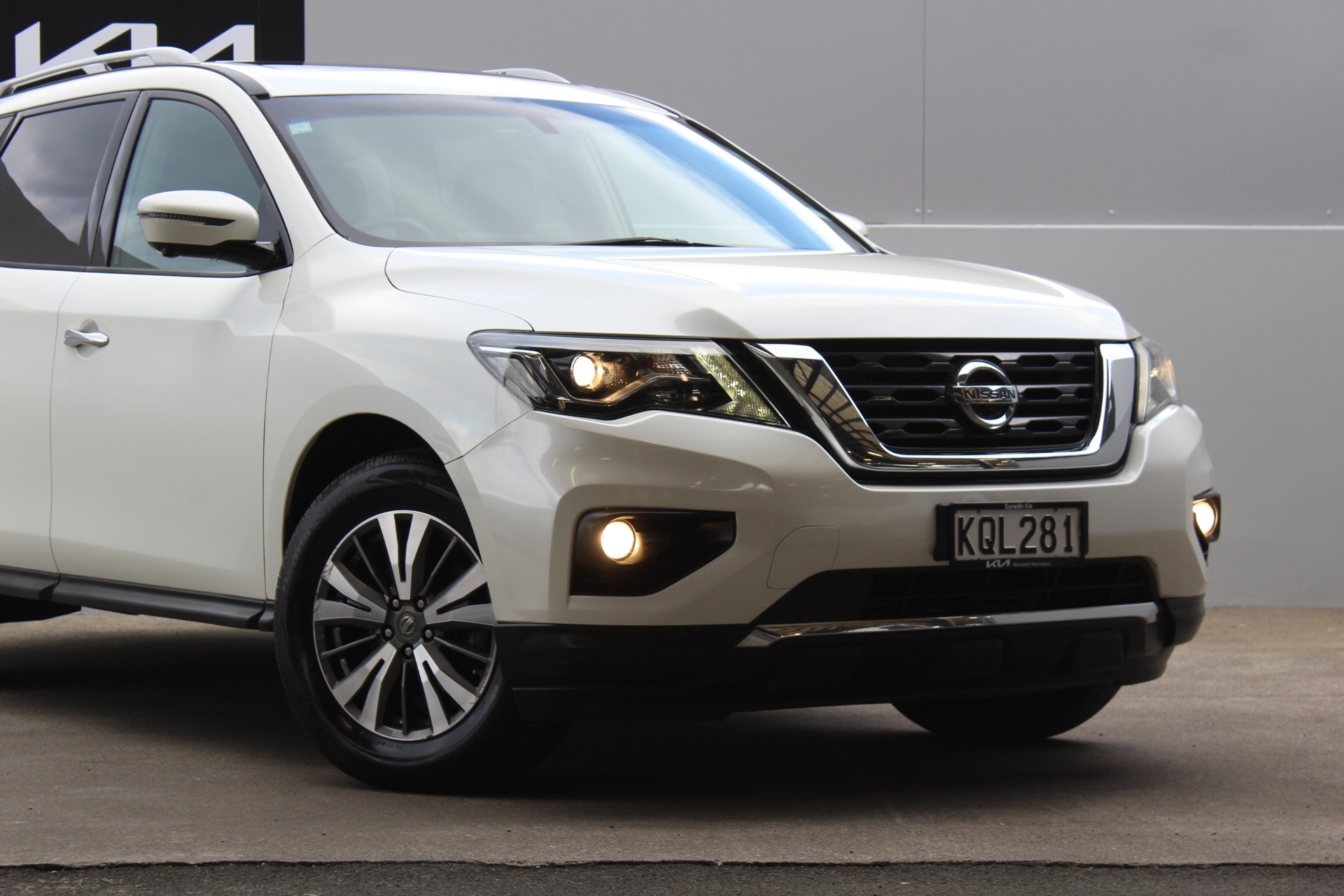 2017 Nissan Pathfinder ST-L 3.5 4WD Auto Carousel 6