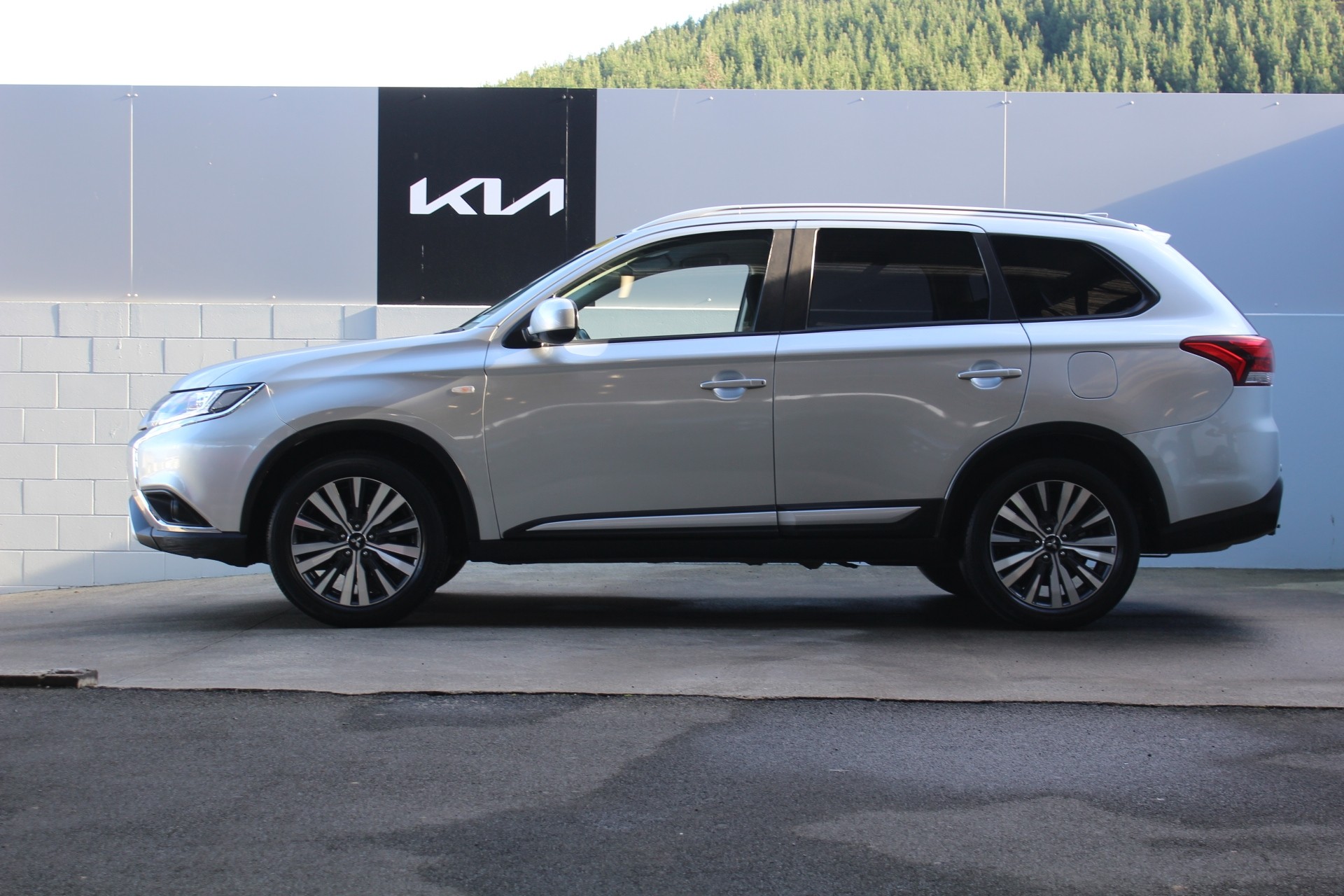 2020 Mitsubishi Outlander LS 2.4 4WD Auto Carousel 2