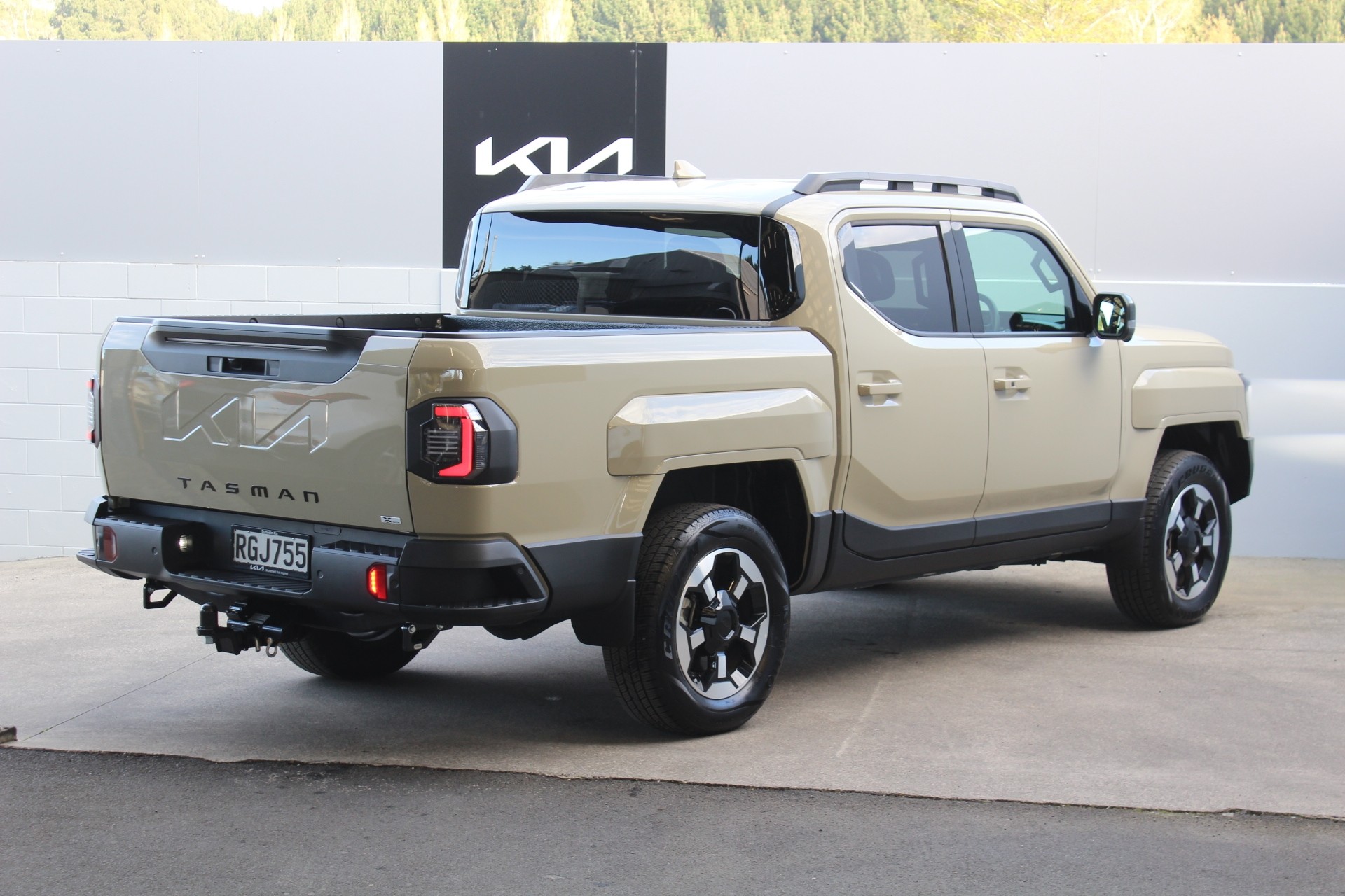 2025 Kia Tasman X-Line 2.2L Turbo Diesel Auto 4WD Collage 2