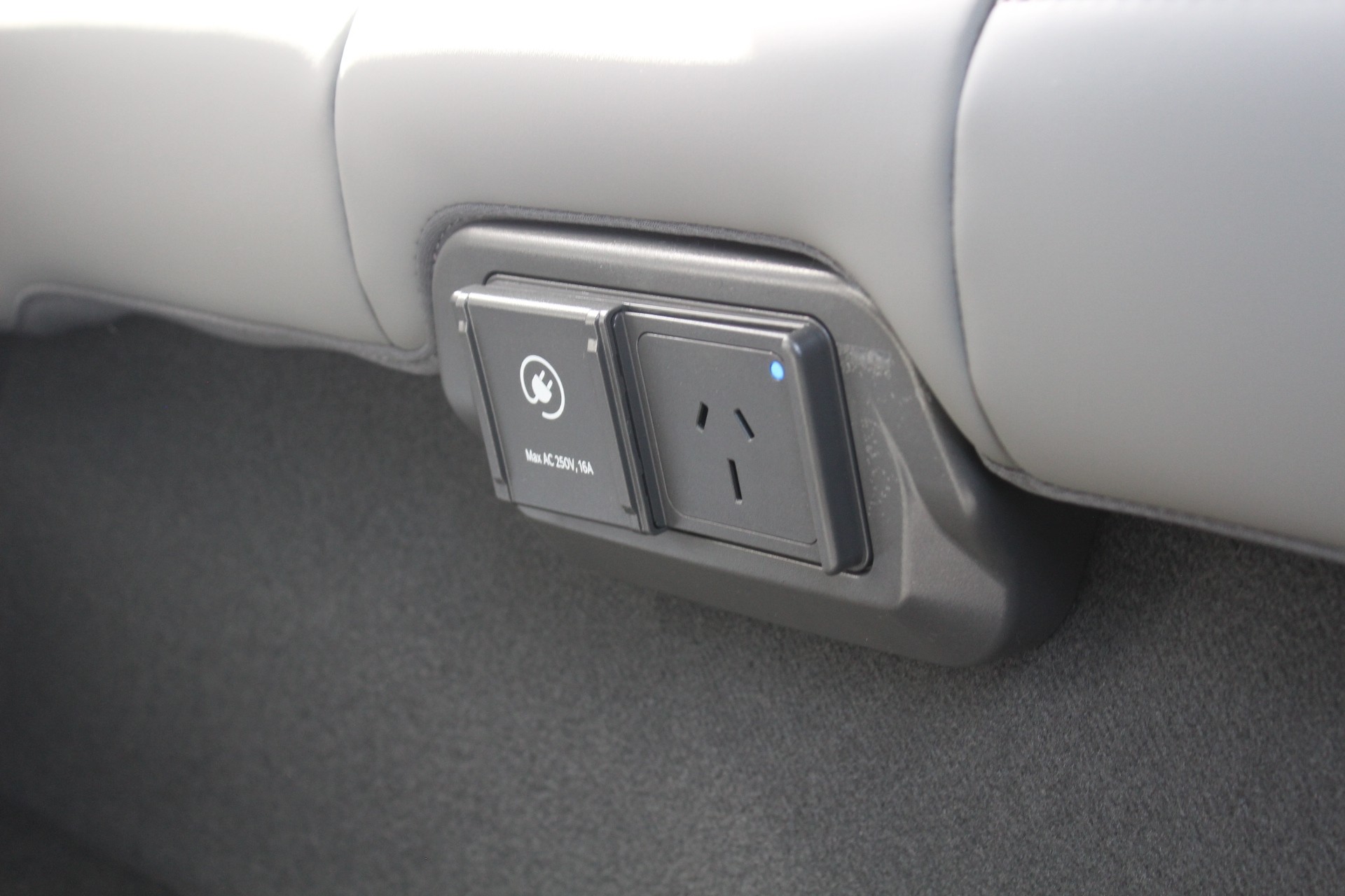 2026 Kia EV3 Earth 2WD LR Carousel 18