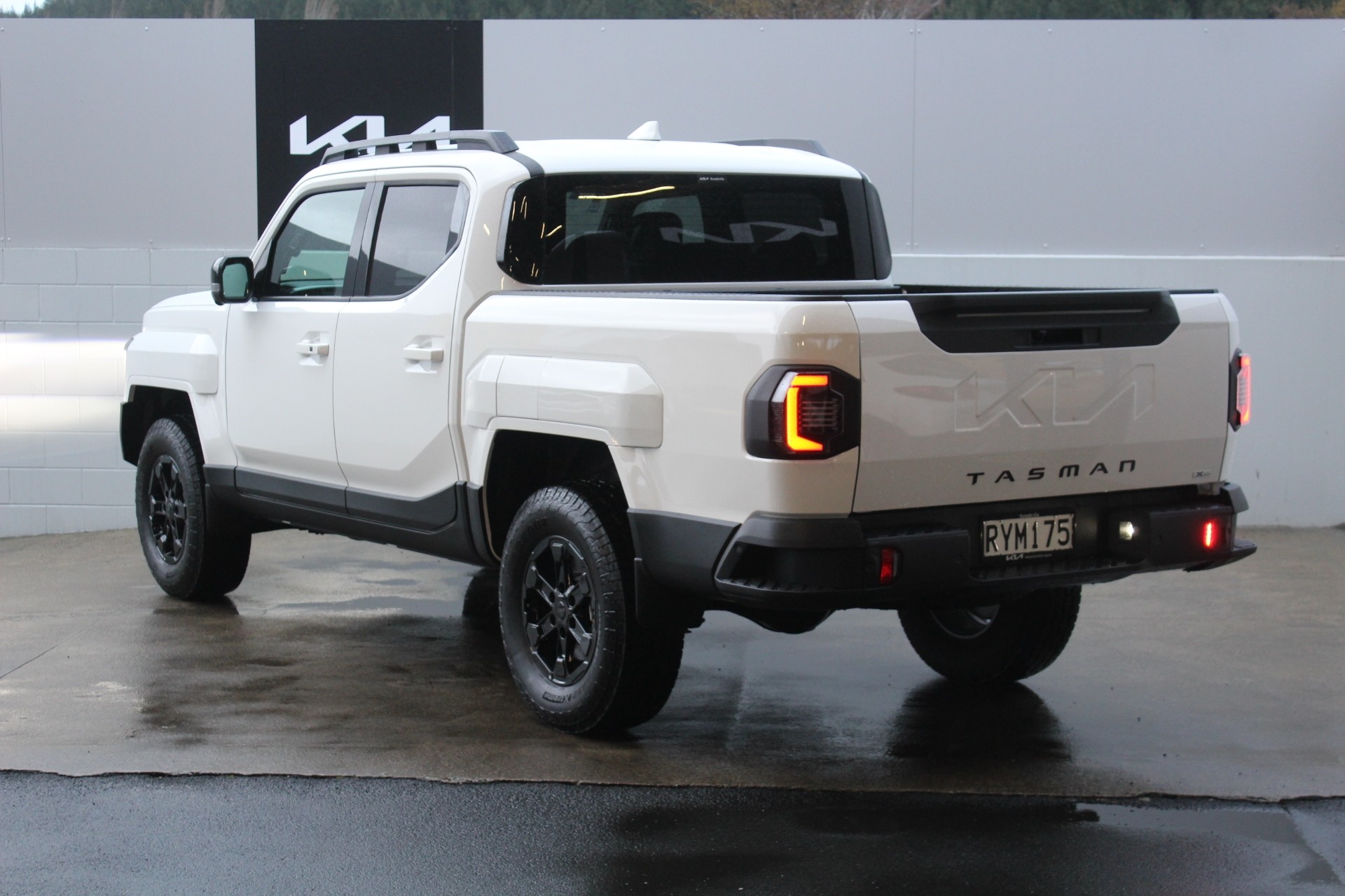 2026 Kia Tasman X-Pro 2.2 Diesel 4WD Dual Cab Wellside Carousel 5