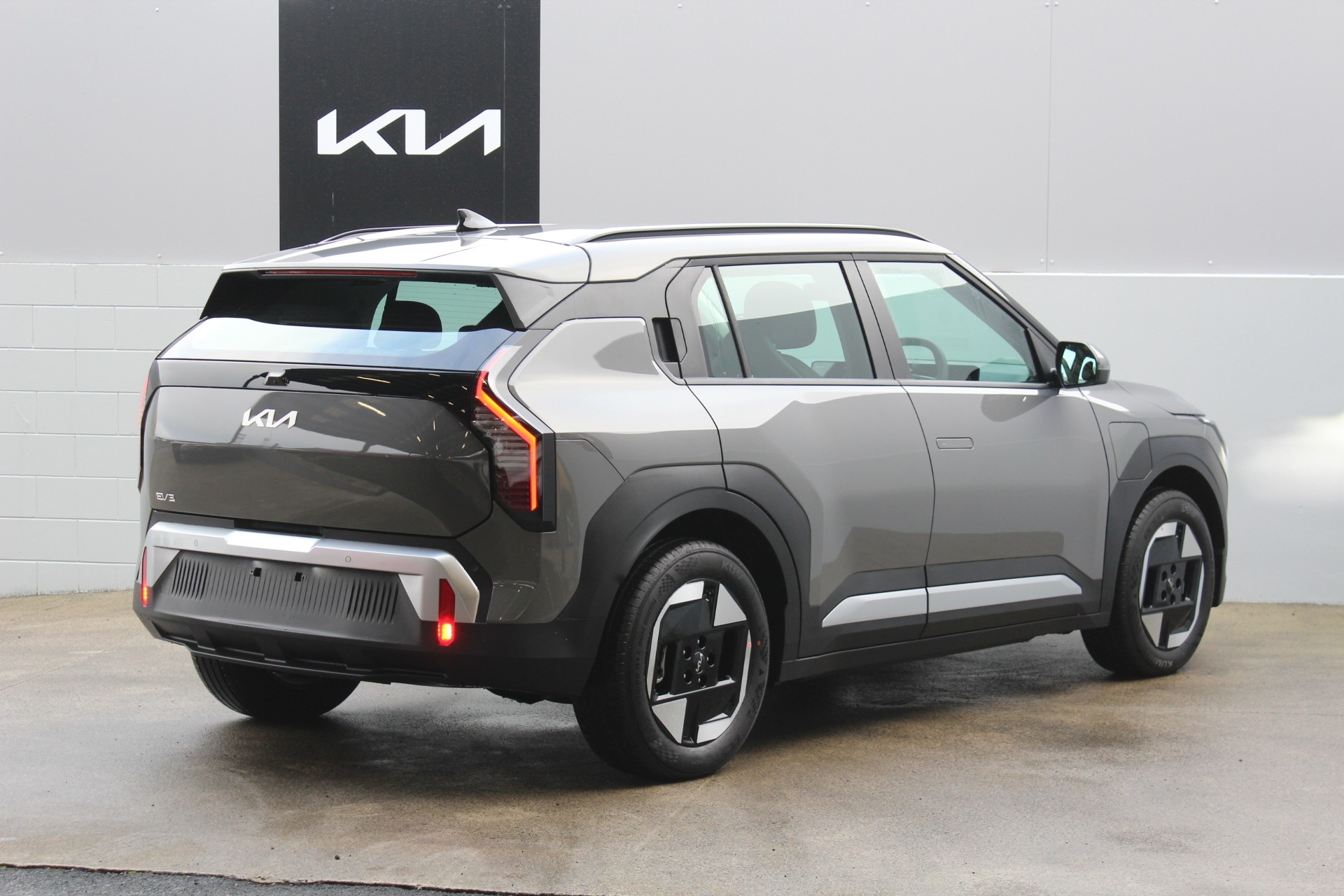 2026 Kia EV3 Light Long Range 2WD 81KWH Carousel 2