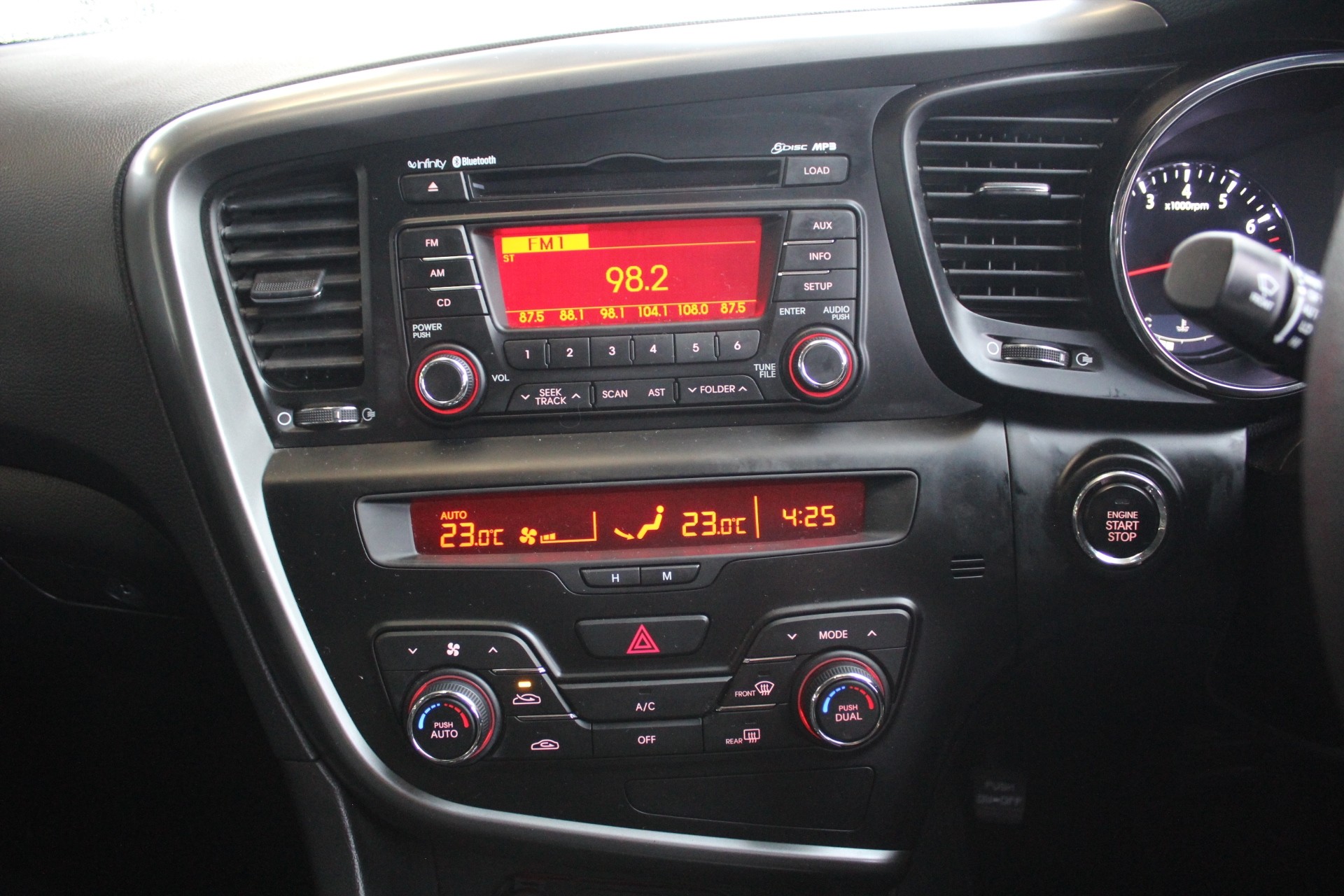 2012 Kia Optima 2.4 Limited Carousel 16