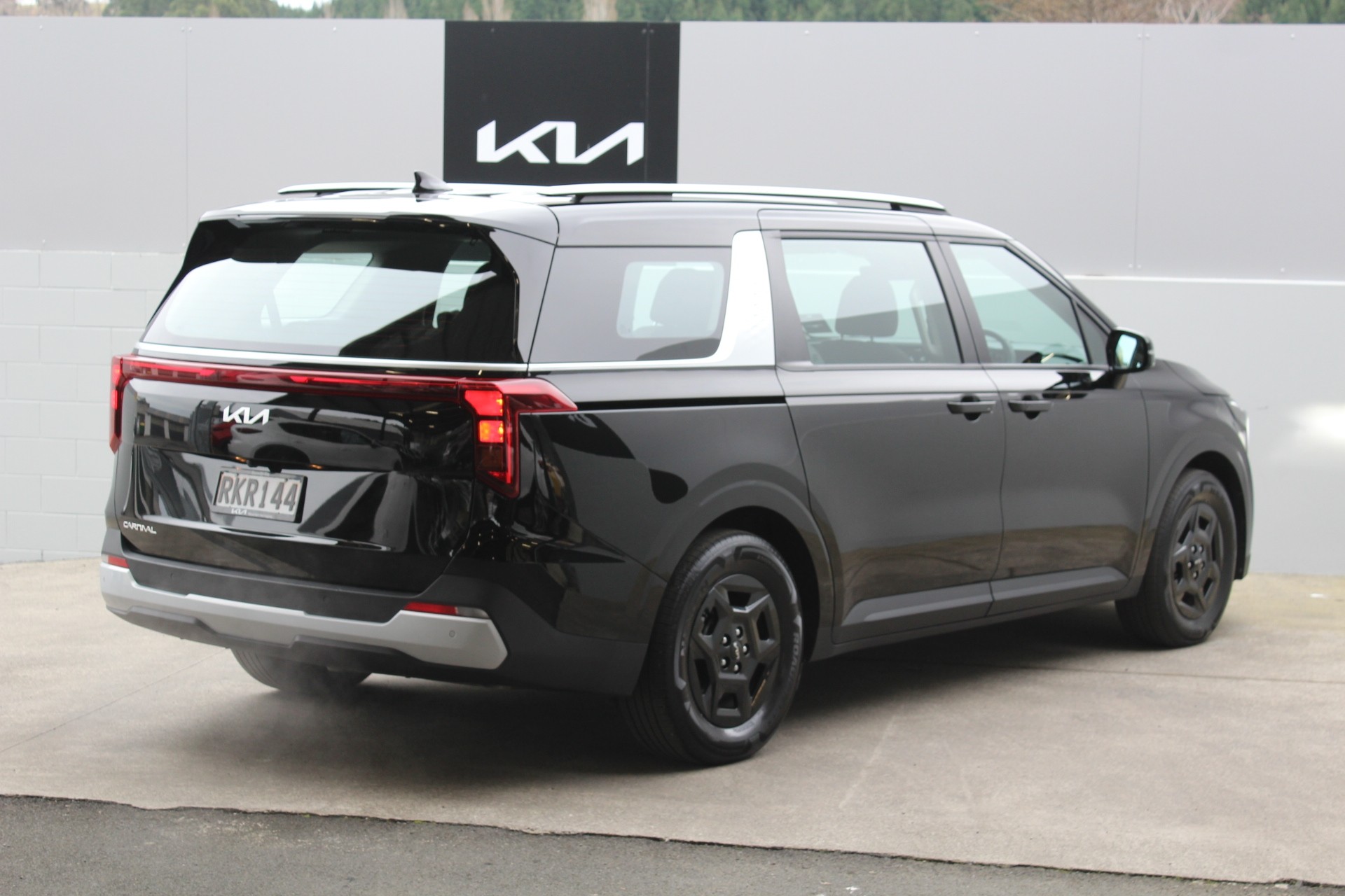 2025 Kia Carnival EX 2.2L Turbo Diesel 8 Speed Auto Carousel 2