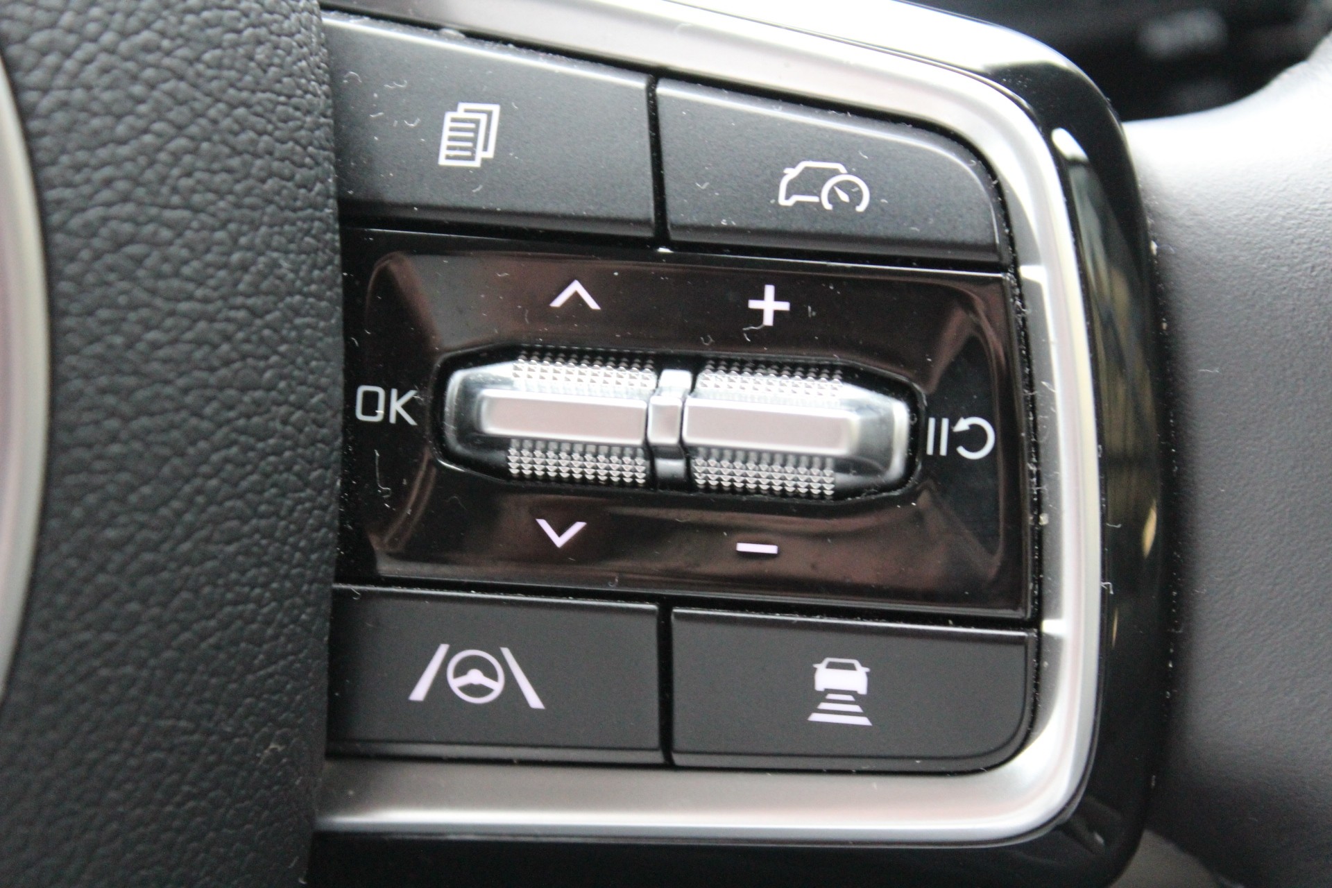 2025 Kia Carnival Deluxe 2.2L Turbo Diesel 8 Speed Auto Carousel 19