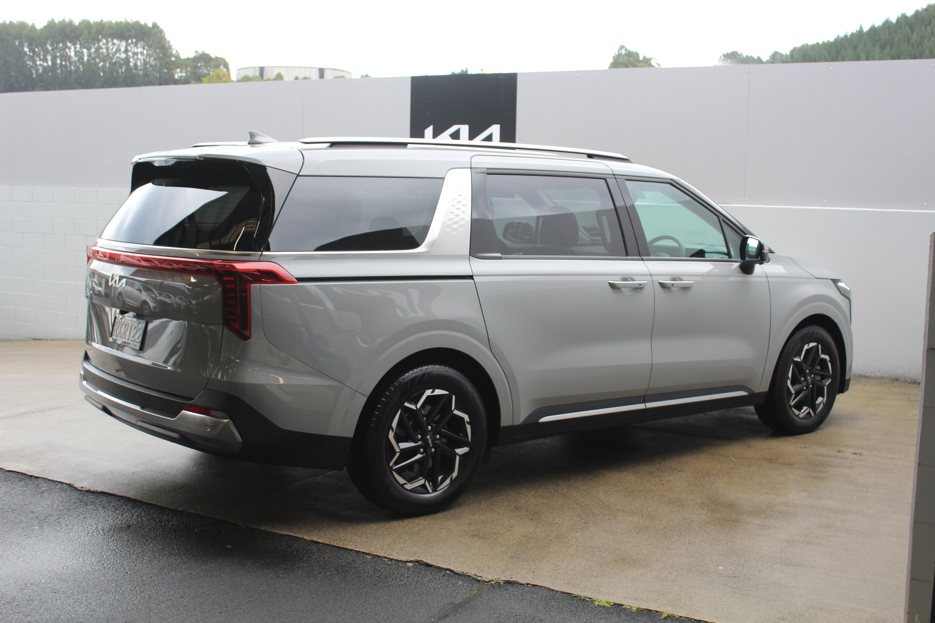 2025 Kia Carnival Deluxe 2.2L Turbo Diesel 8 Speed Auto Carousel 1