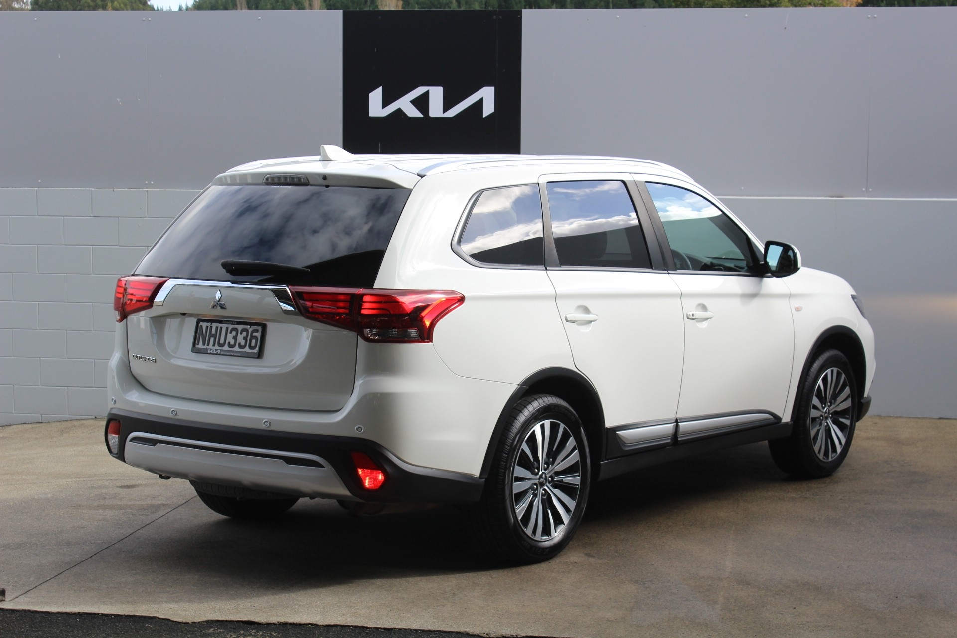 2021 Mitsubishi Outlander LS 2.4 2WD 7-SEAT Carousel 2