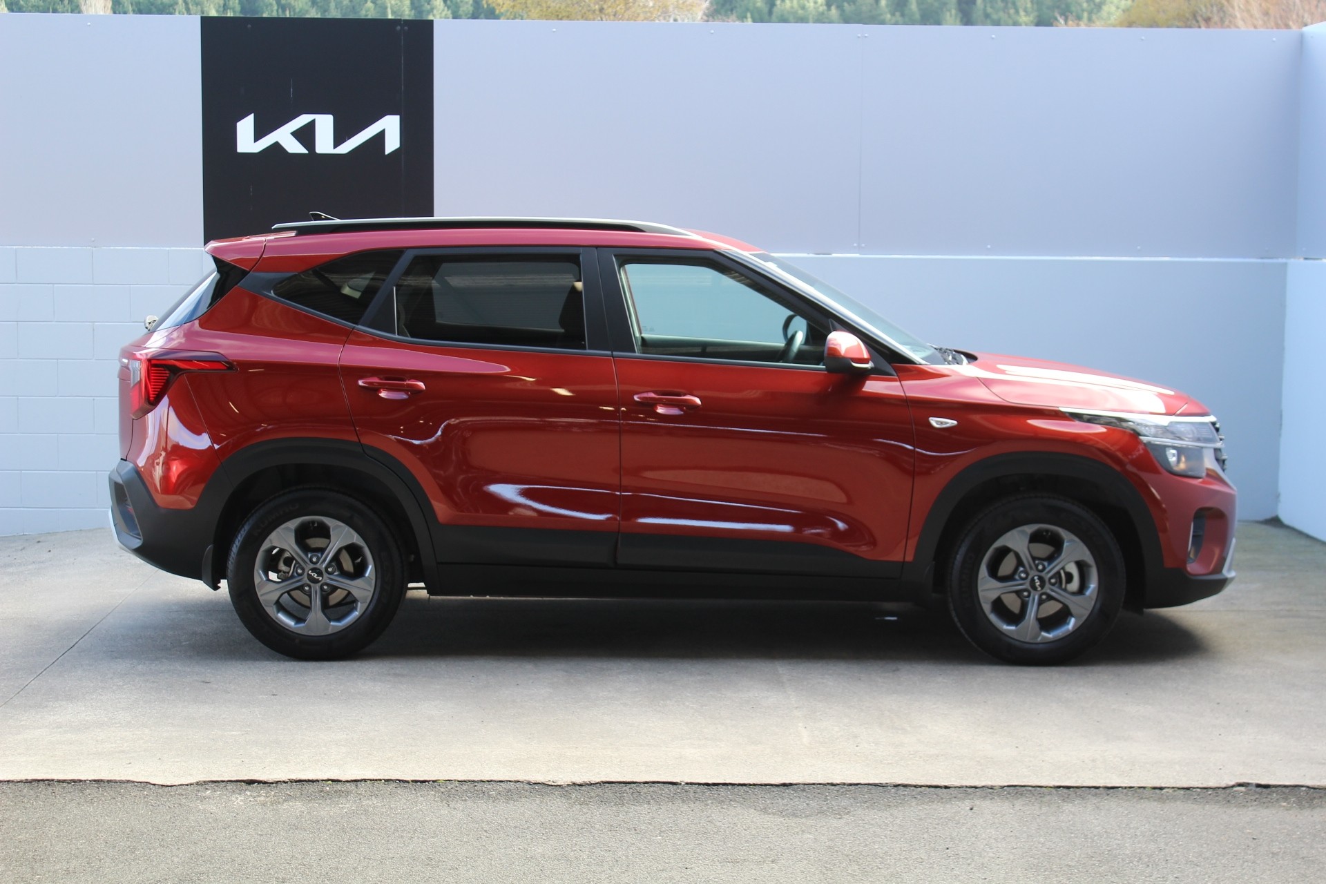 2025 Kia Seltos LX 2.0 Auto Carousel 1