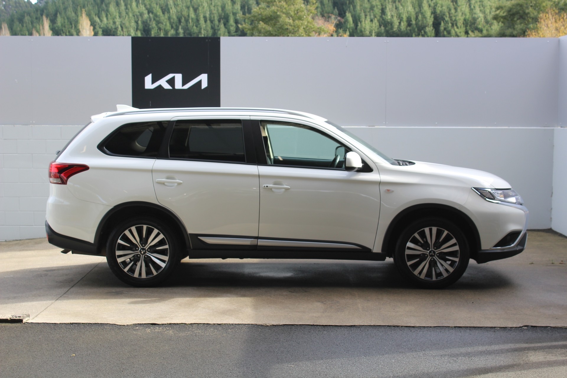 2021 Mitsubishi Outlander LS 2.4 2WD 7-SEAT Carousel 1
