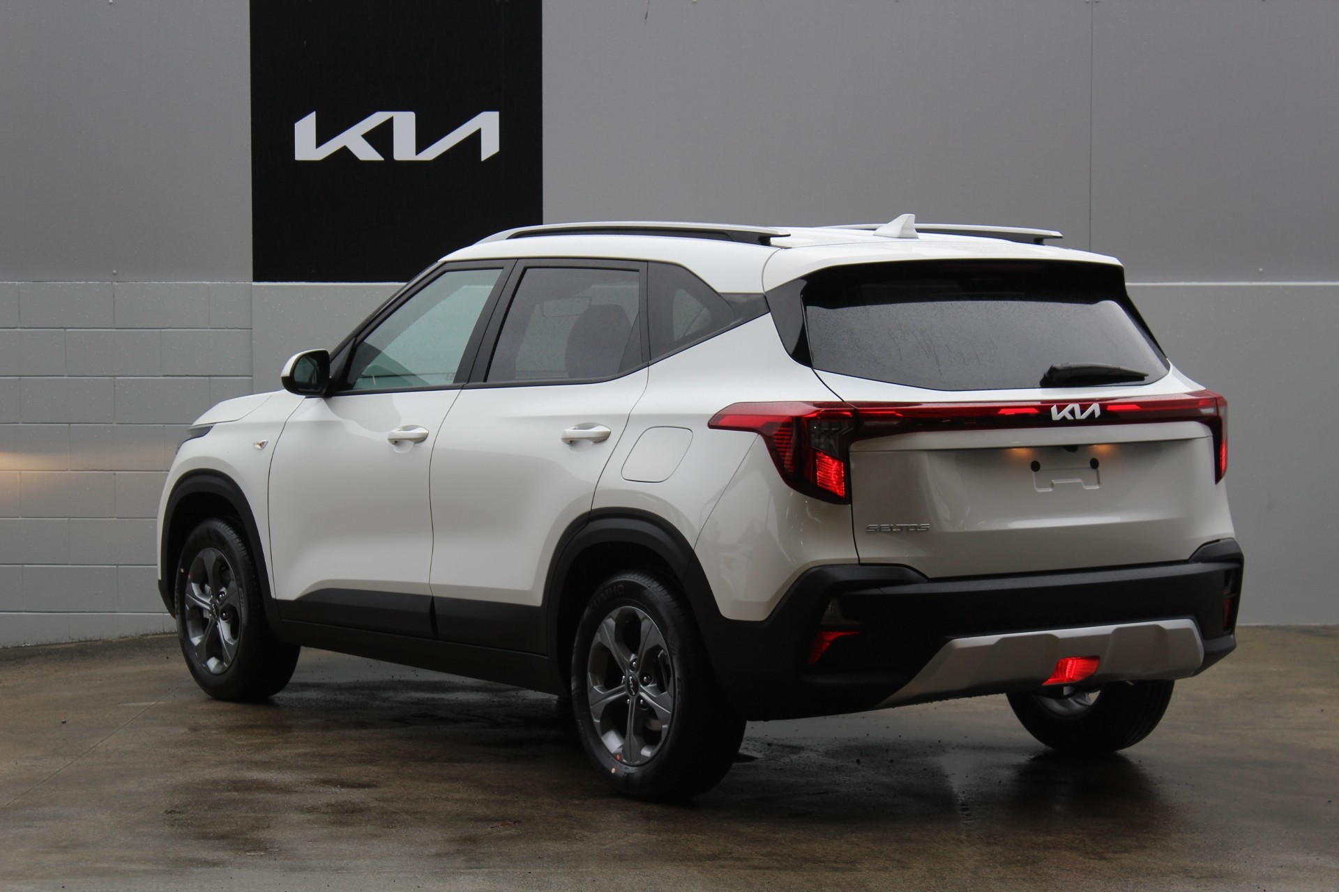 2026 Kia Seltos LX 2.0 SUV Carousel 2