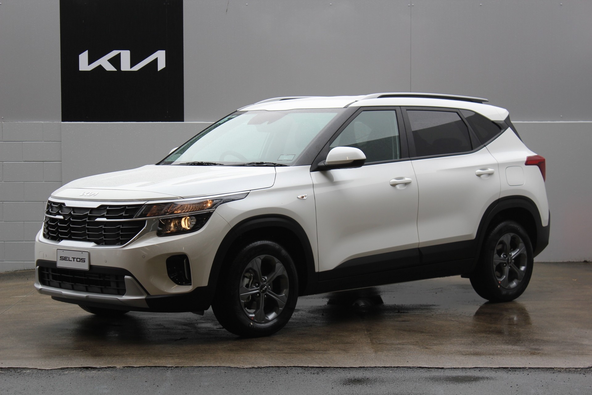 2026 Kia Seltos LX 2.0 SUV Carousel 3