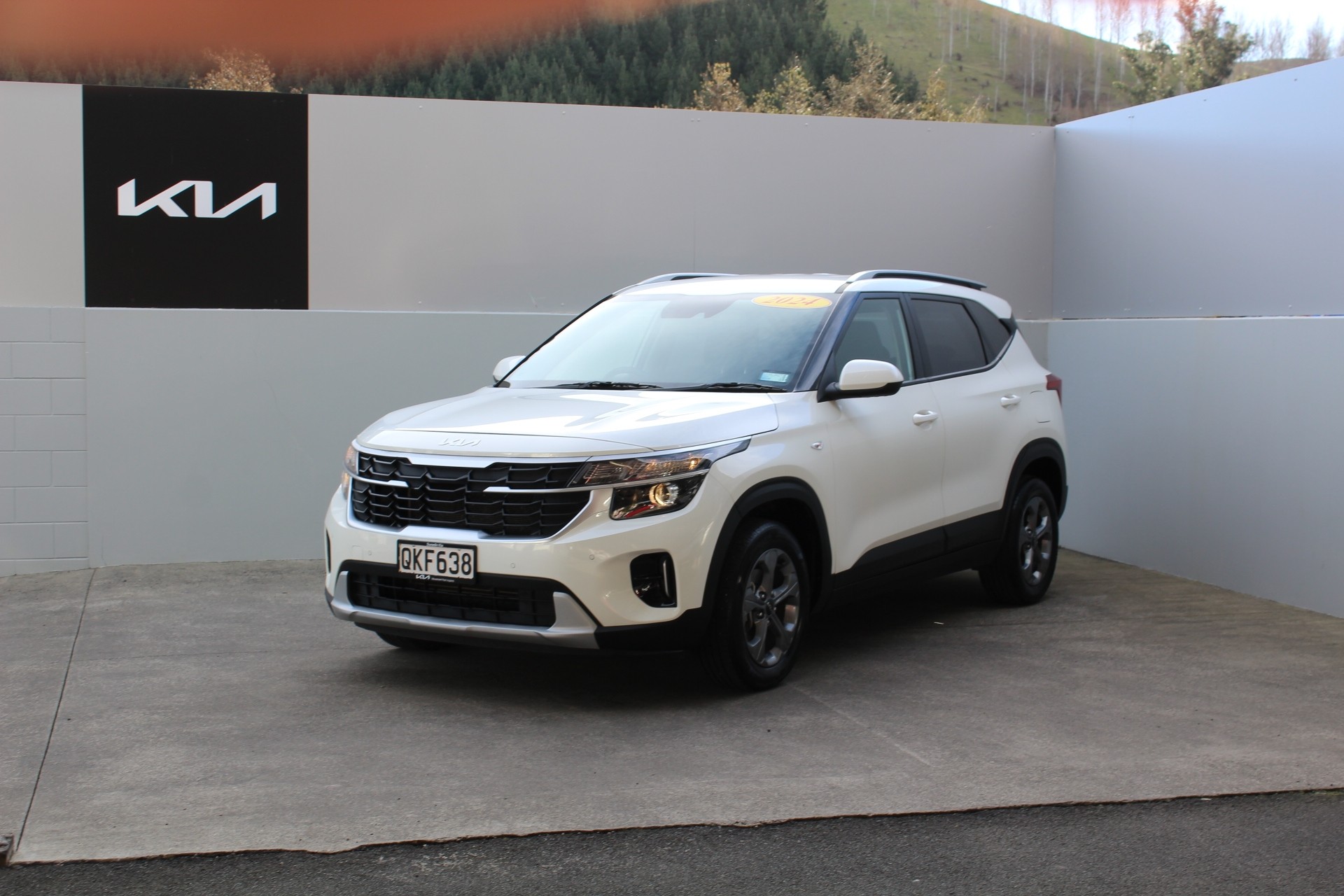 second hand 2024 Kia Seltos LX 2.0P for sale NZ Collage 1