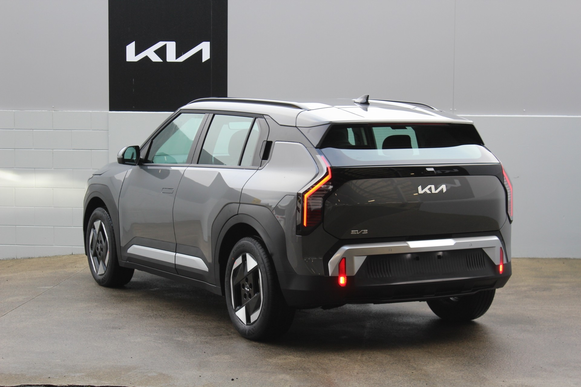 2026 Kia EV3 Light Long Range 2WD 81KWH Carousel 4