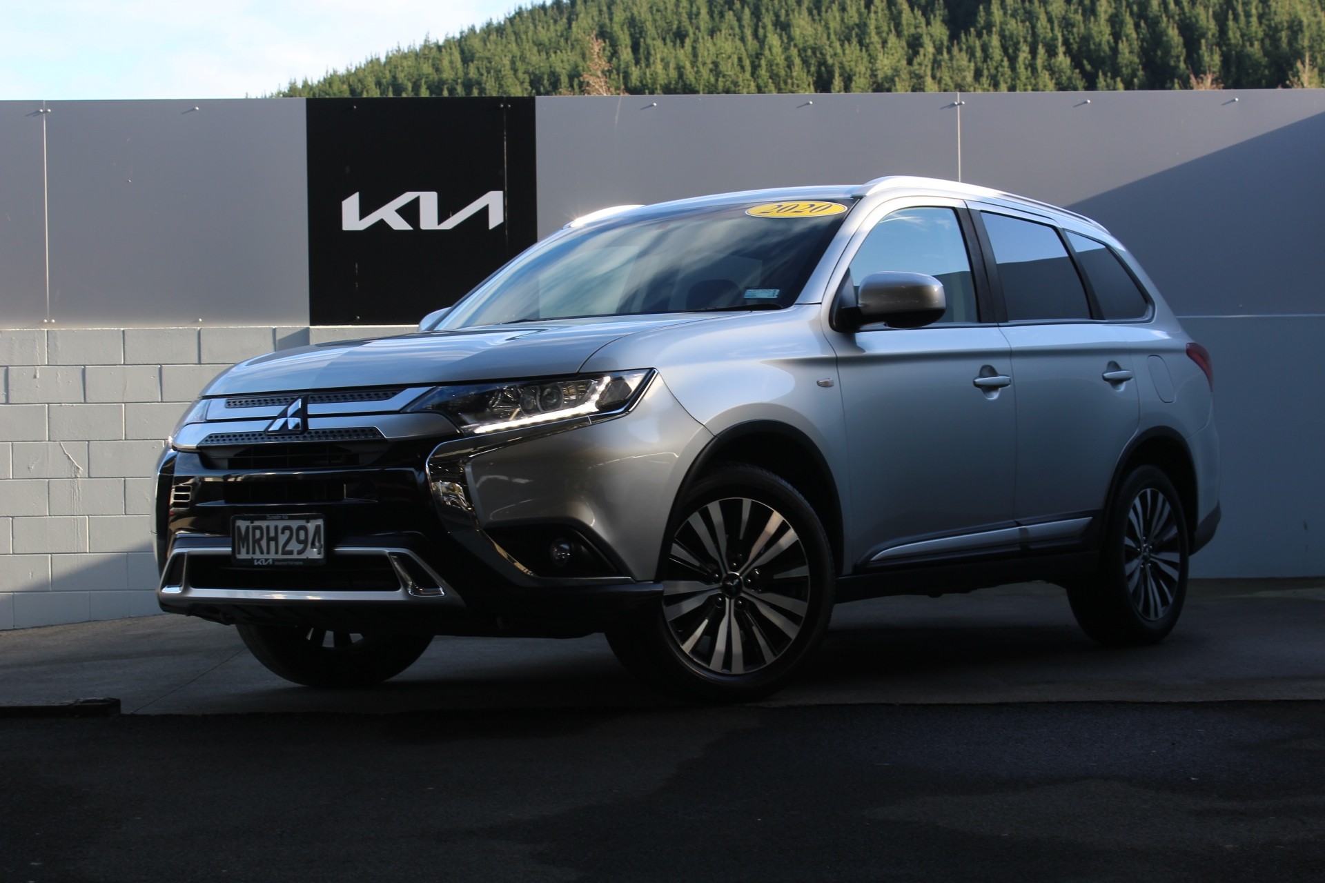 2020 Mitsubishi Outlander LS 2.4 4WD Auto Carousel 1