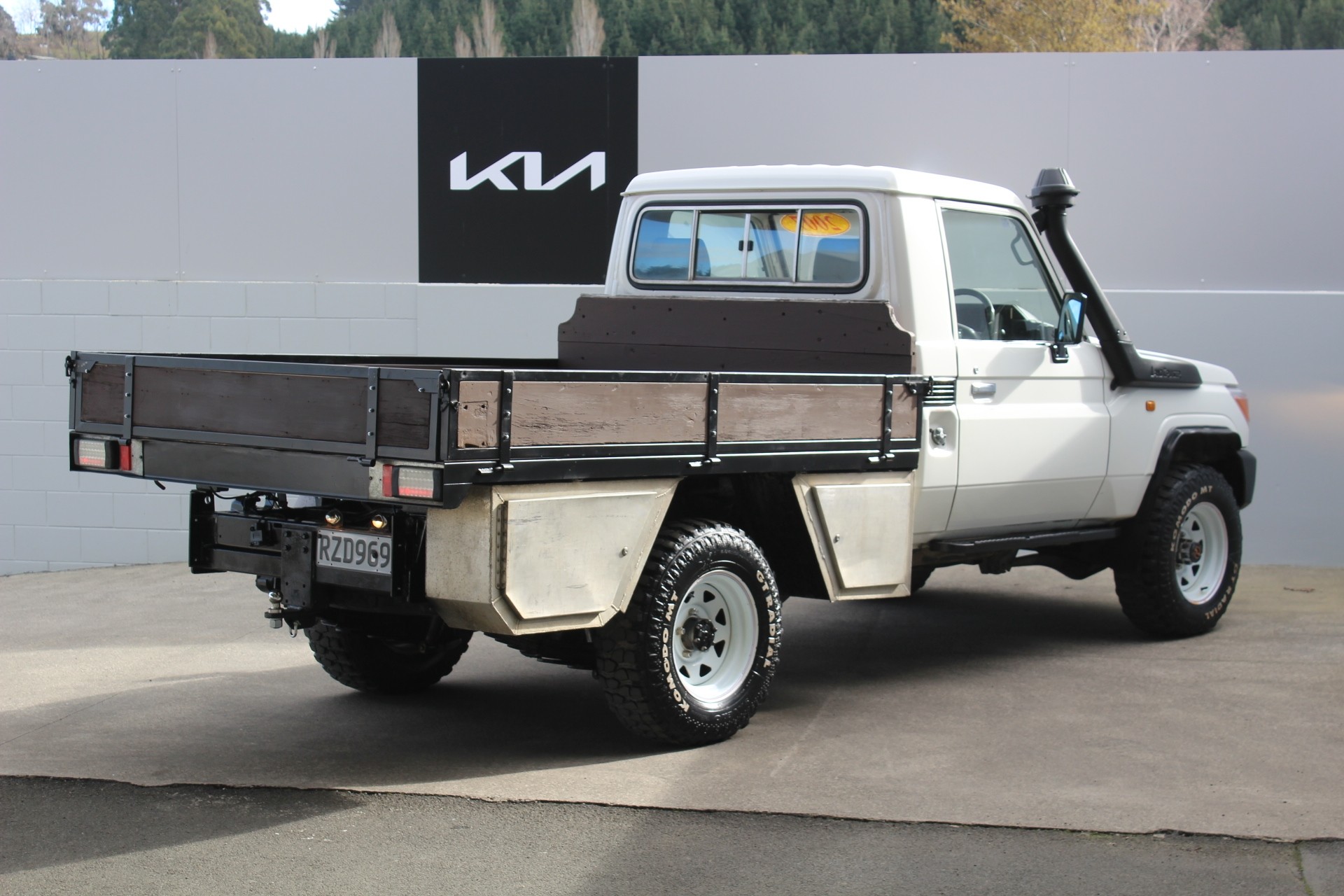2007 Toyota Land Cruiser 4.5L V8 Turbo Diesel 4WD Manual Collage 2
