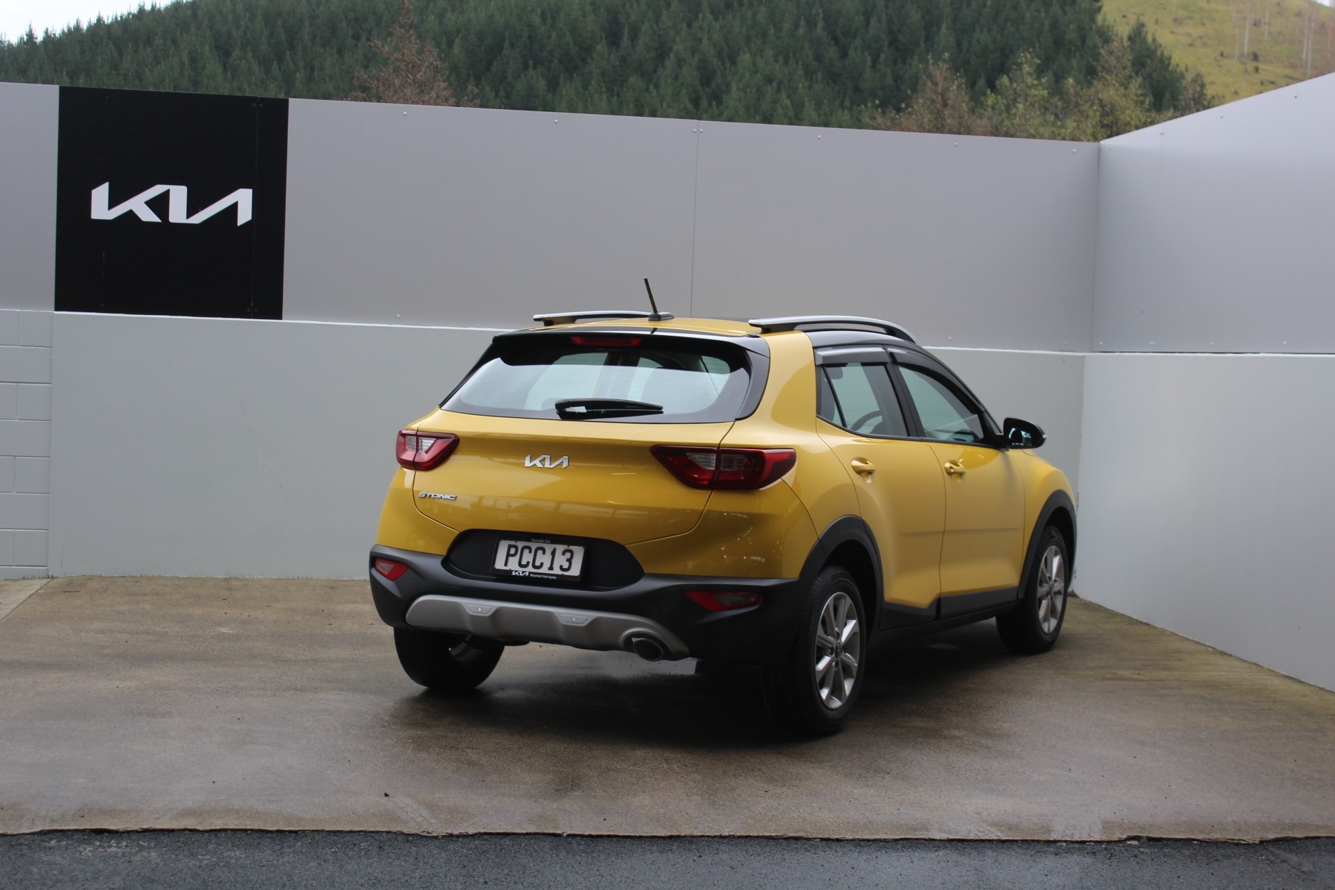 2022 Kia Stonic LX 1.4P Carousel 3