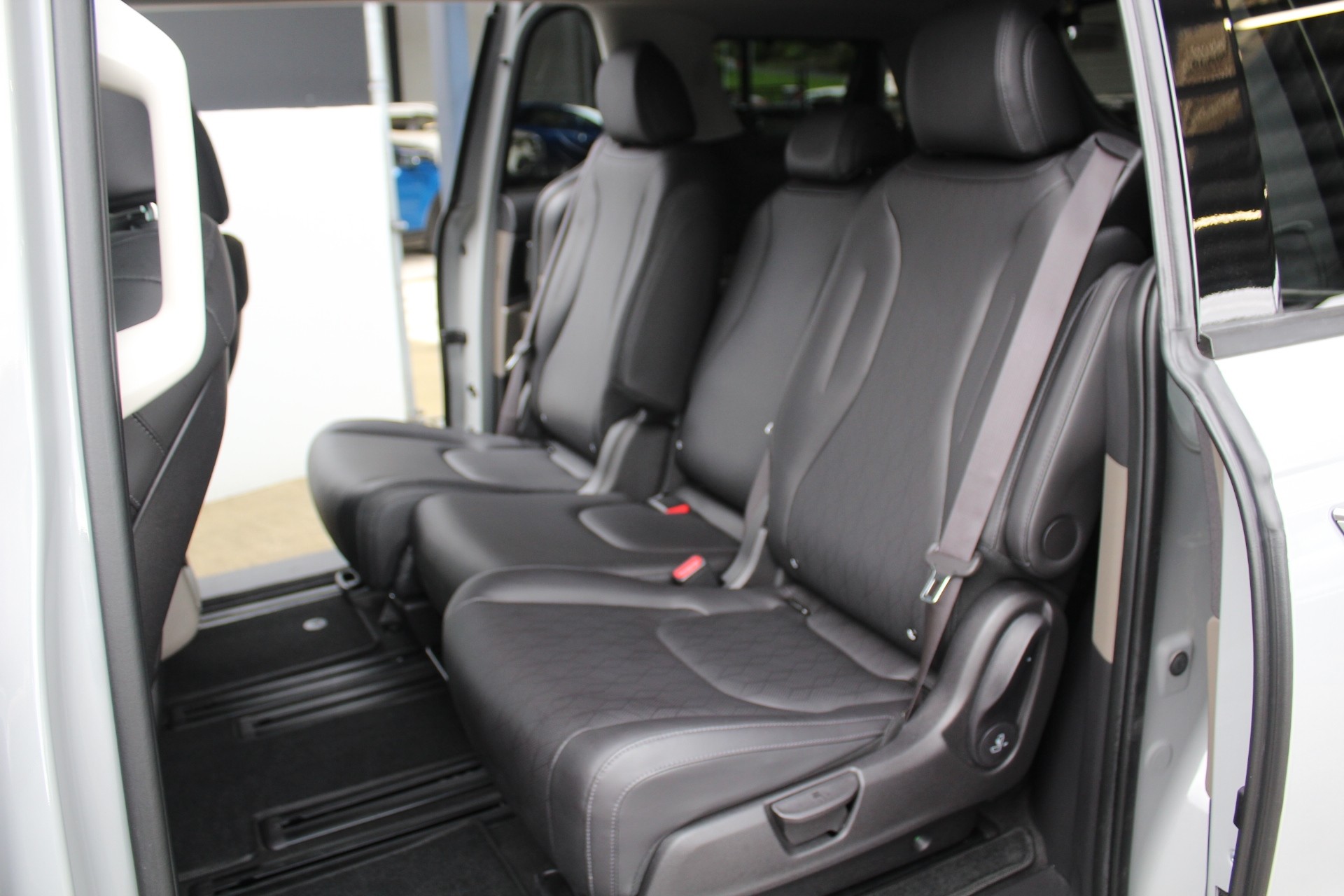 2025 Kia Carnival Deluxe 2.2L Turbo Diesel 8 Speed Auto Carousel 11