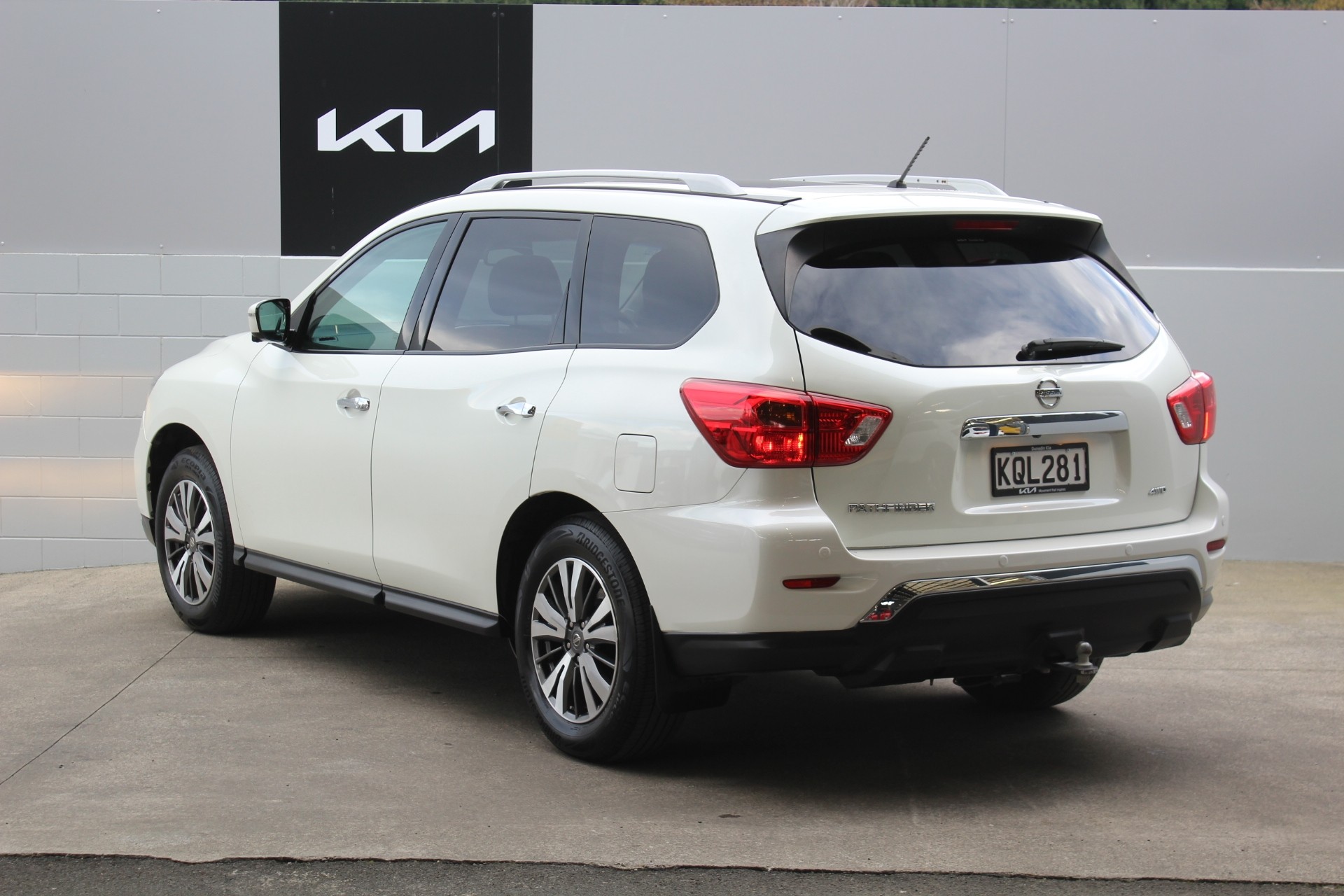 2017 Nissan Pathfinder ST-L 3.5 4WD Auto Carousel 4