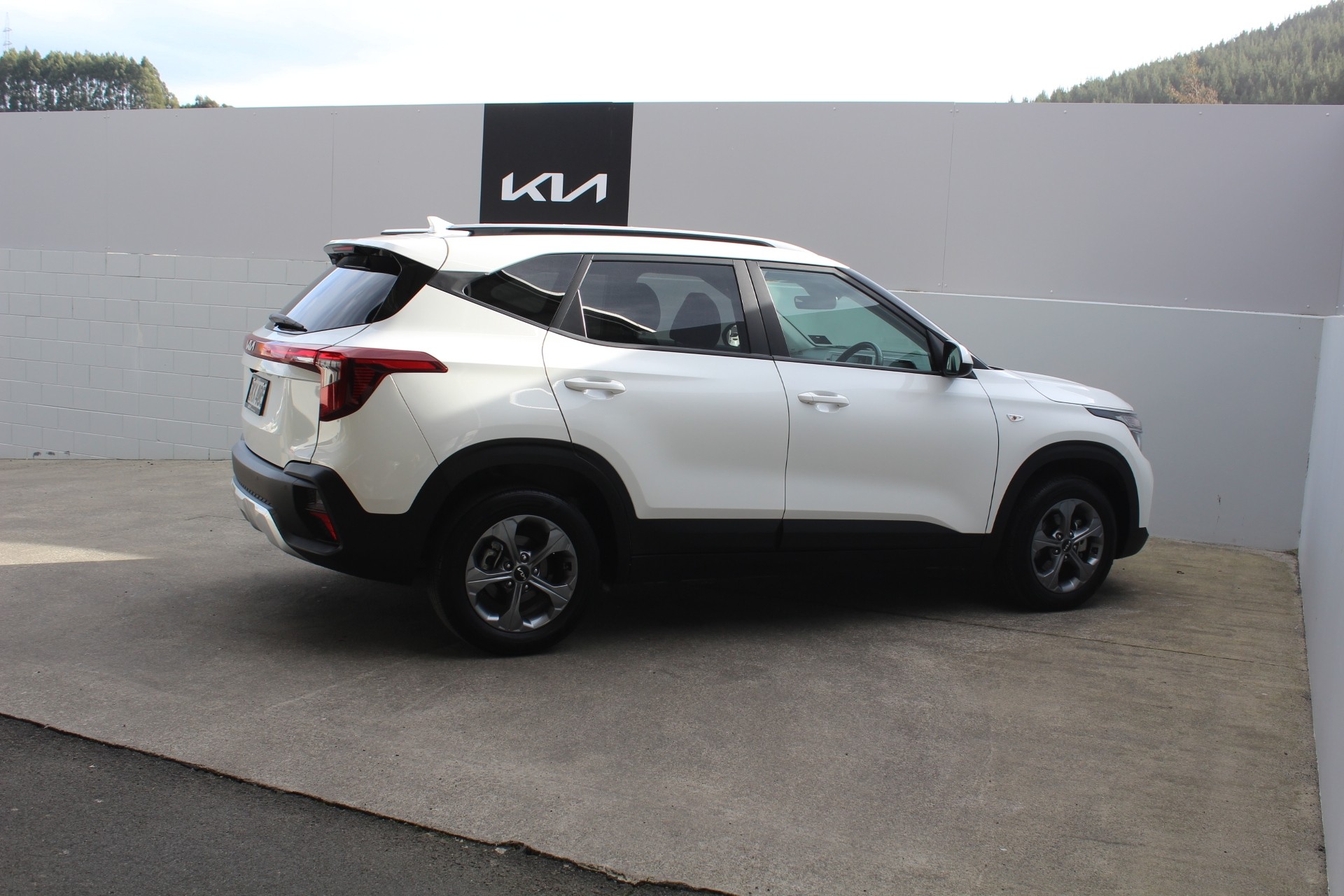 2024 Kia Seltos LX 2.0 Auto Carousel 1