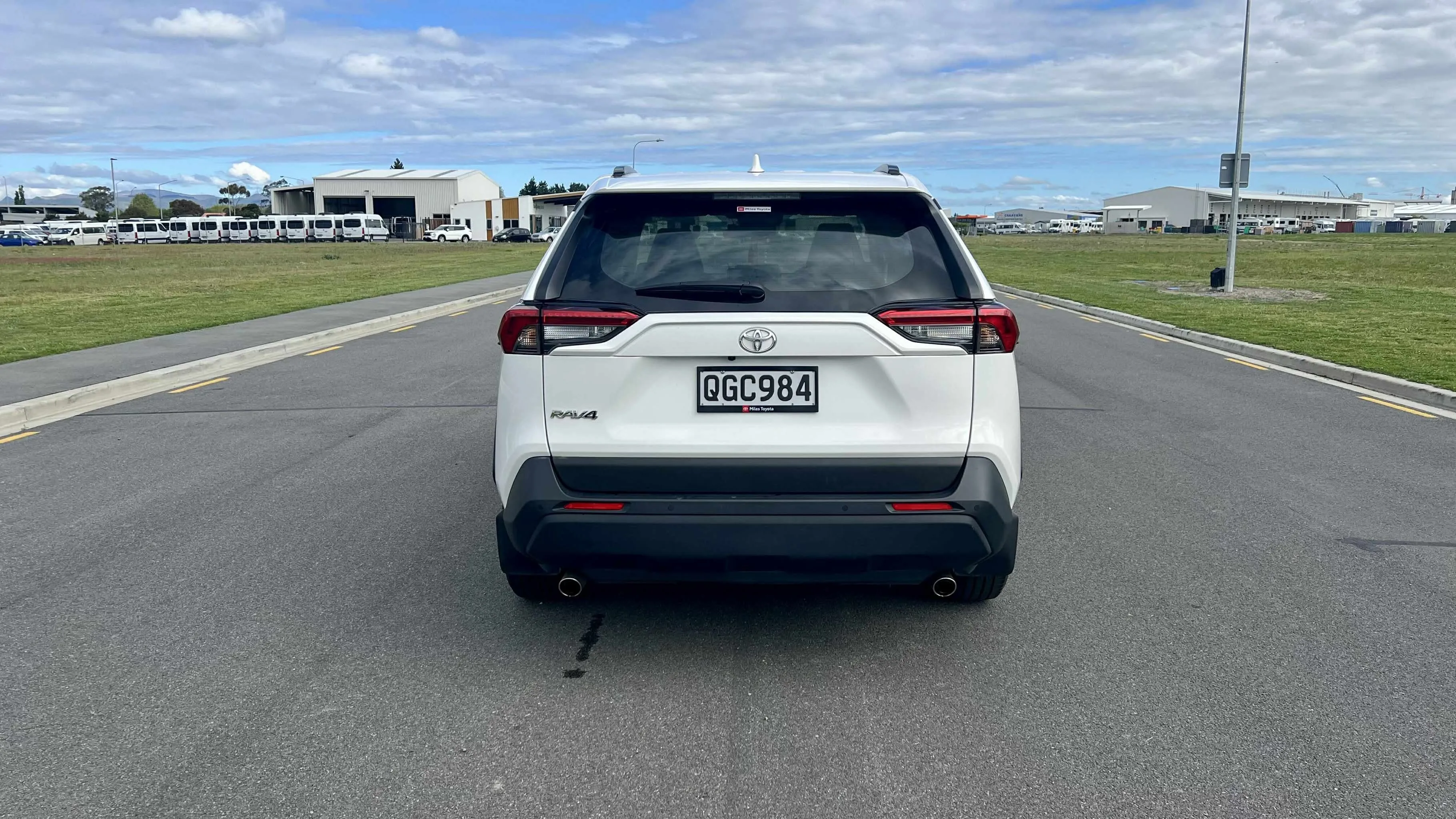 Toyota rav4 2023 Carousel 3