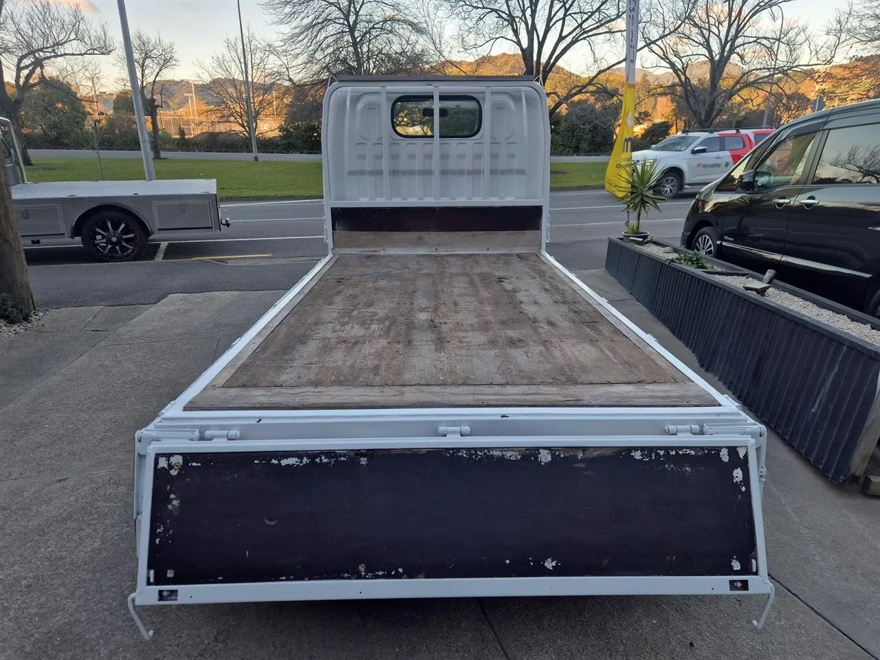 1997 Nissan Atlas 2.5D - Flatdeck - 3seater Carousel 8