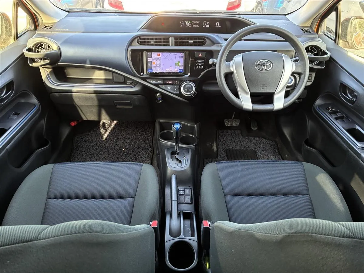 2015 Toyota AQUA S Carousel 9