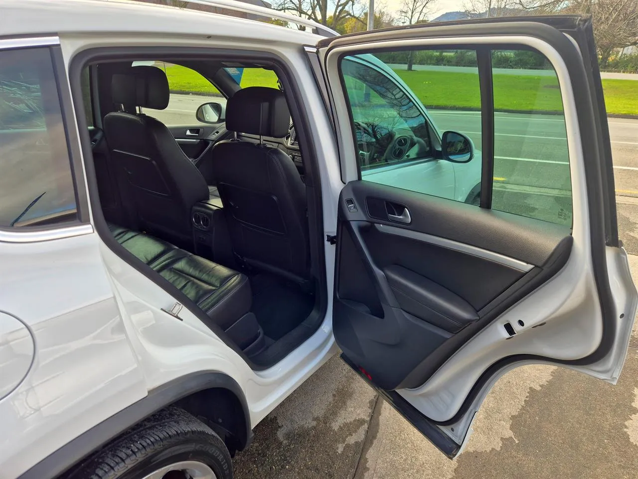 2014 Volkswagen Tiguan TSI132KW 2.0P4WD7A Carousel 3