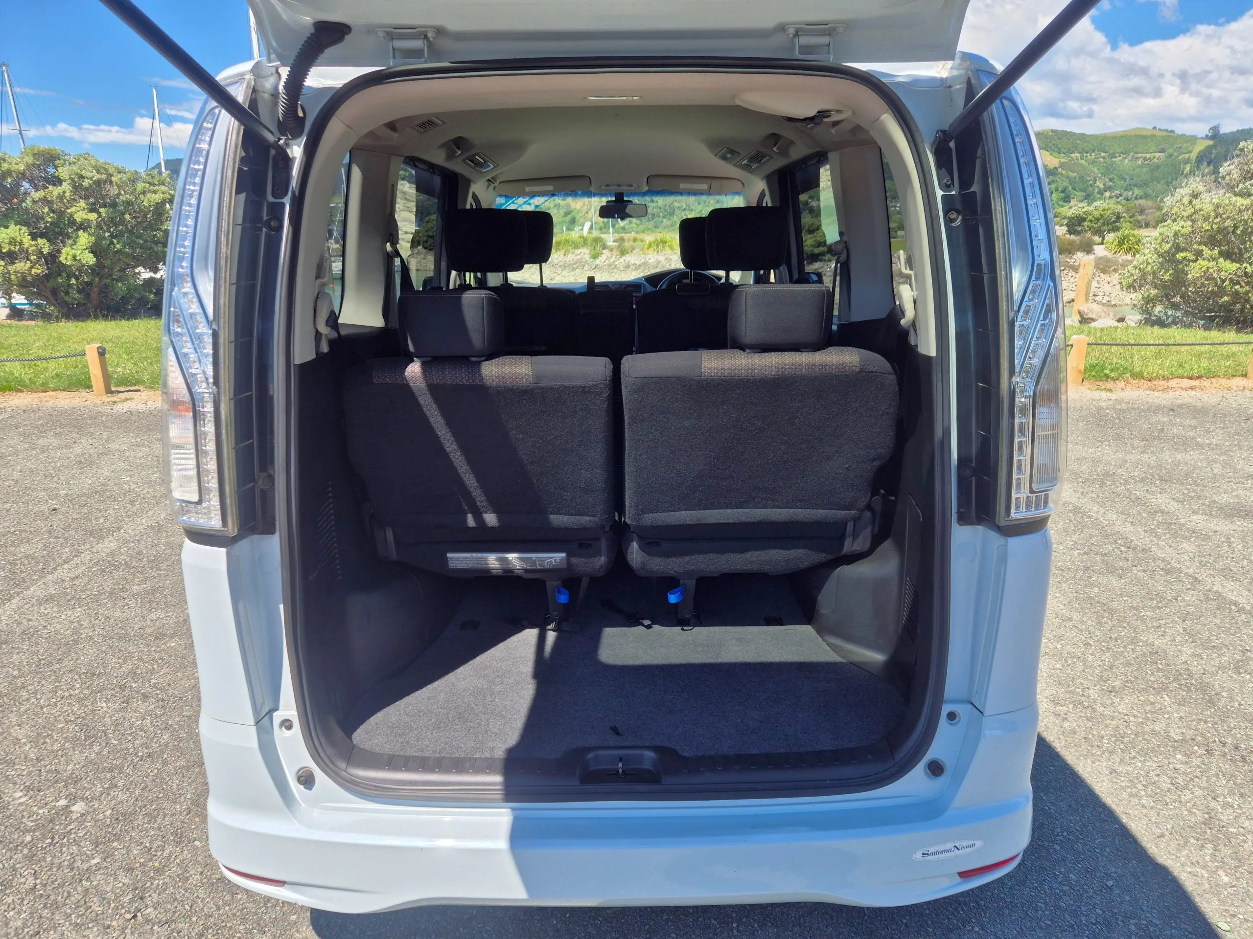 2015 Nissan Serena Highway Star S-HYBRID Carousel 5