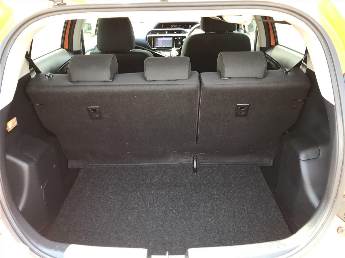 2015 Toyota AQUA S Carousel 3