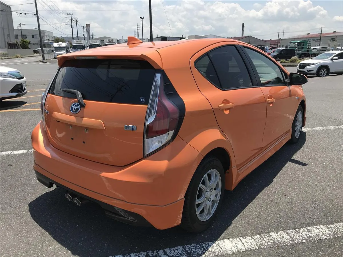2015 Toyota AQUA S Carousel 6