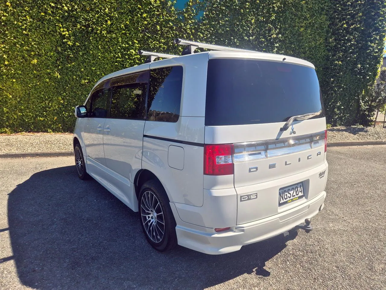 2008 Mitsubishi Delica D5 4x4 Roadest Package Carousel 3