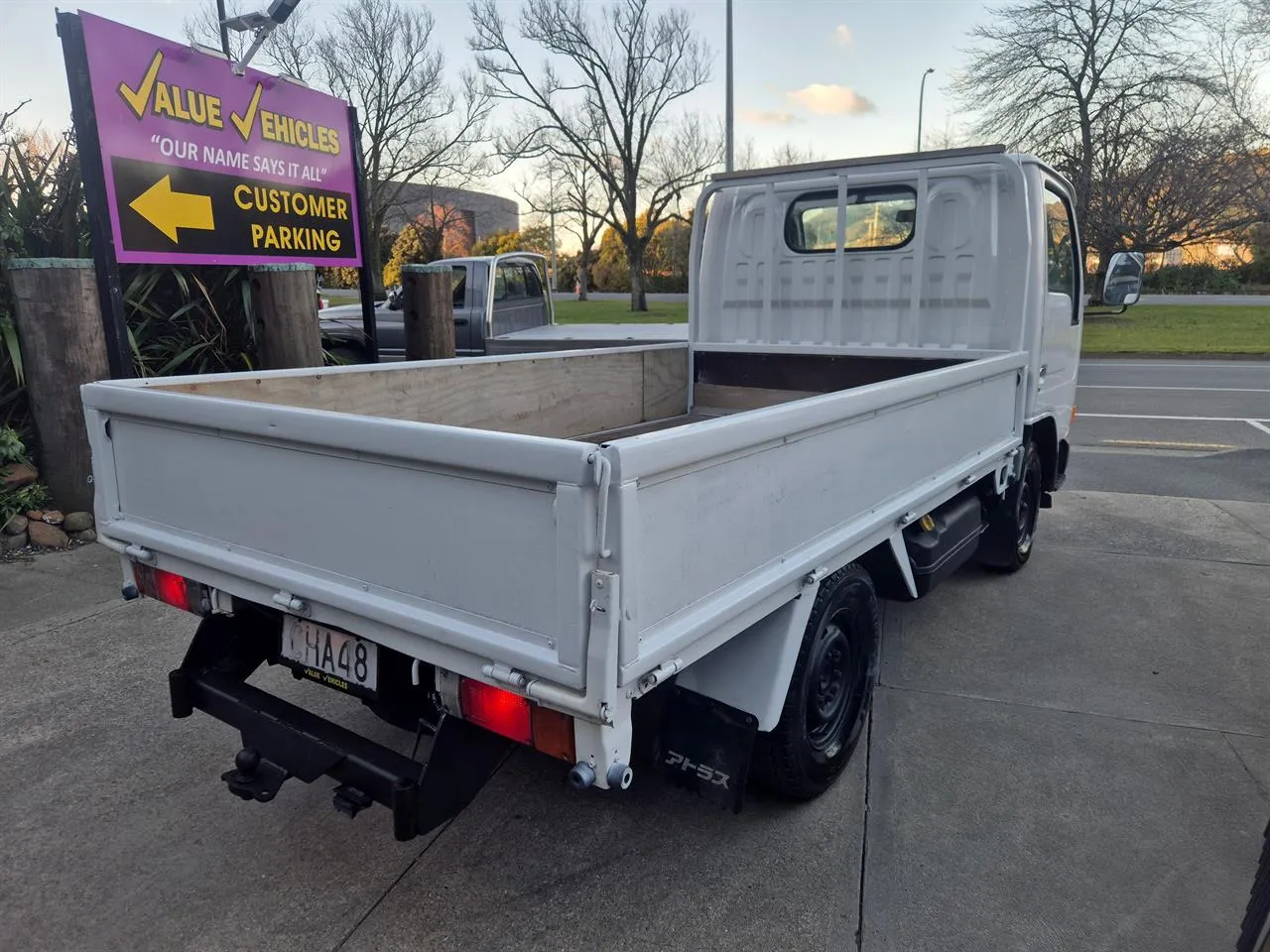 1997 Nissan Atlas 2.5D - Flatdeck - 3seater Carousel 3