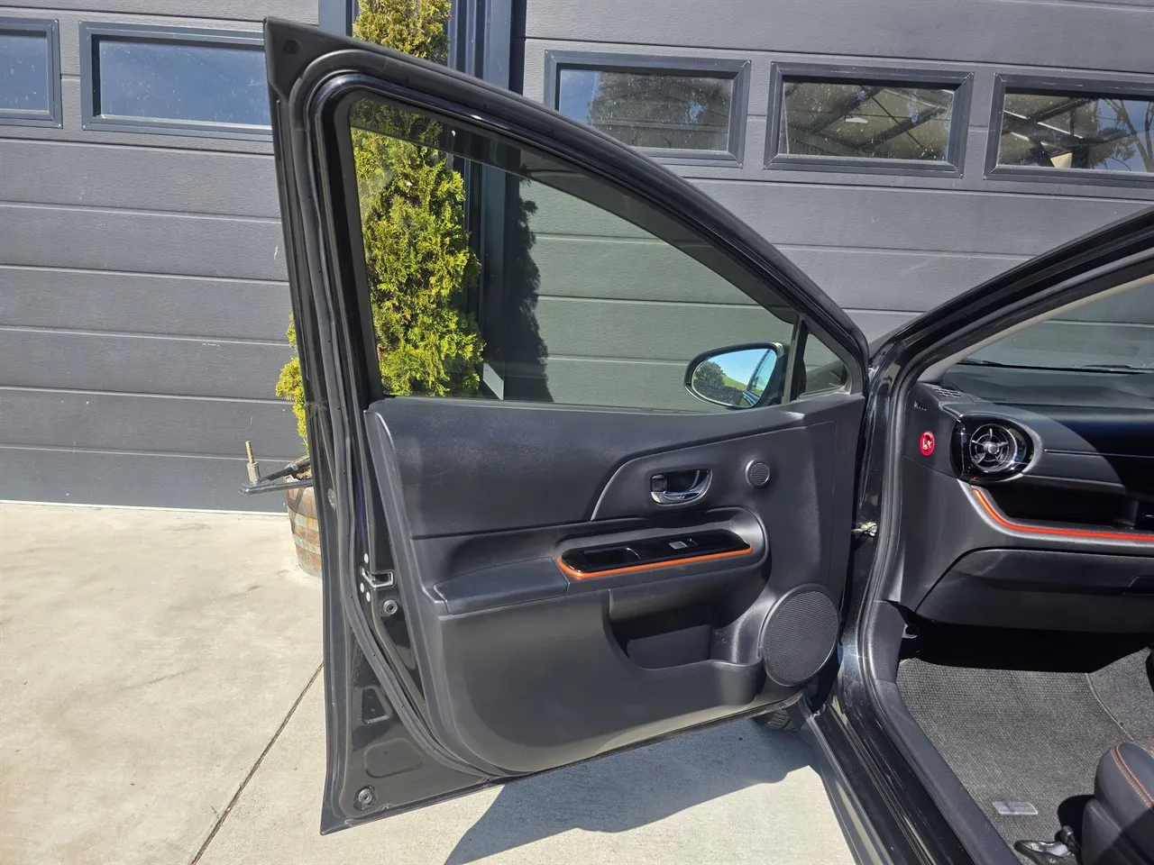 2016 Toyota Aqua URBAN-X SPEC, LEATHER, APPLE-ANDROID Carousel 8