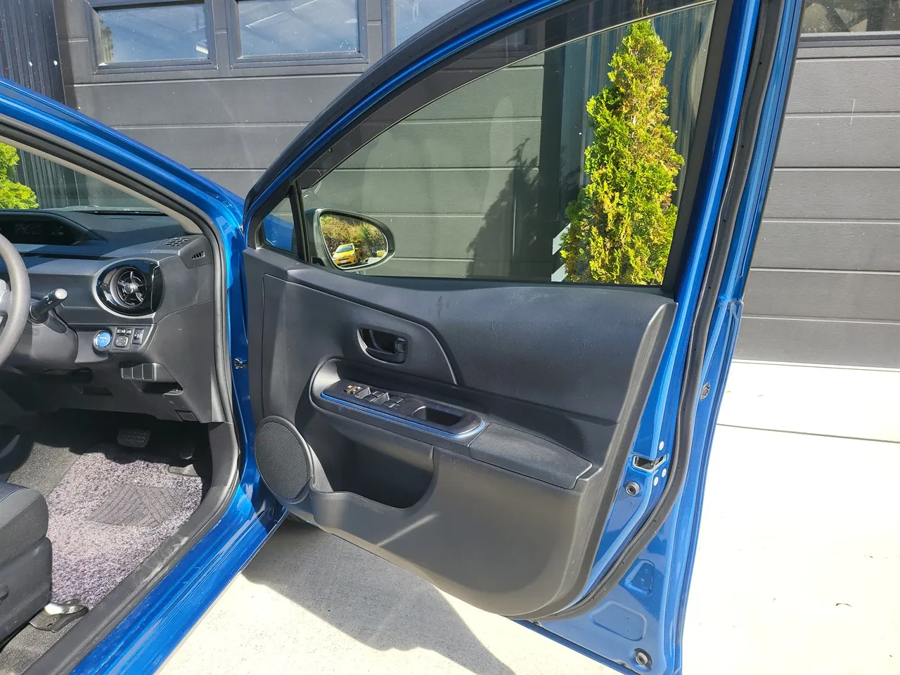 2016 Toyota AQUA S Model - Hybrid Carousel 6
