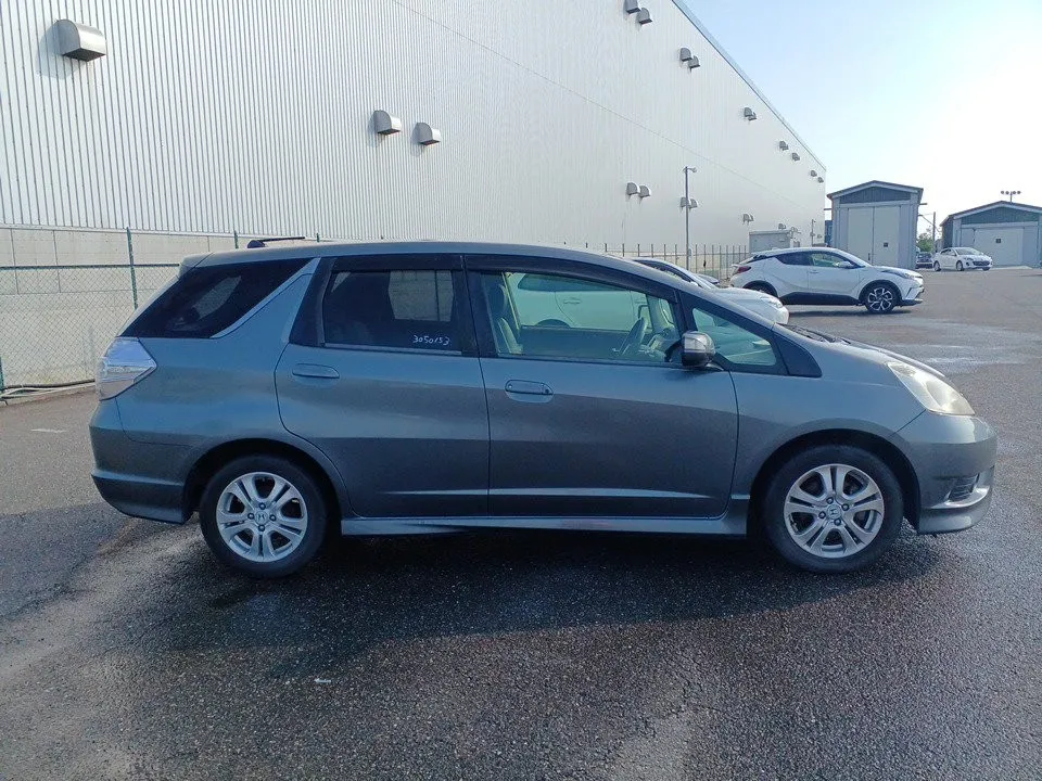 2012 Honda Fit SHUTTLE HYBRID Carousel 4