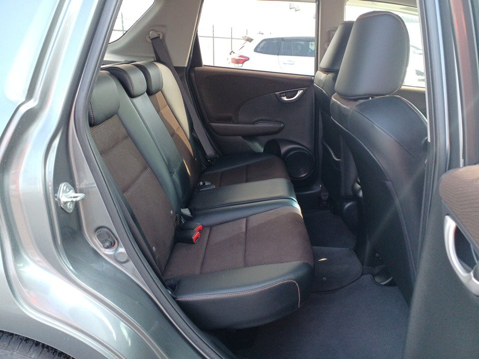 2012 Honda Fit SHUTTLE HYBRID Carousel 7