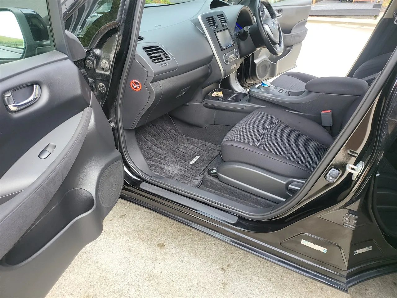 2014 Nissan LEAF 84.4% SOH 15K'S ONLY Carousel 9