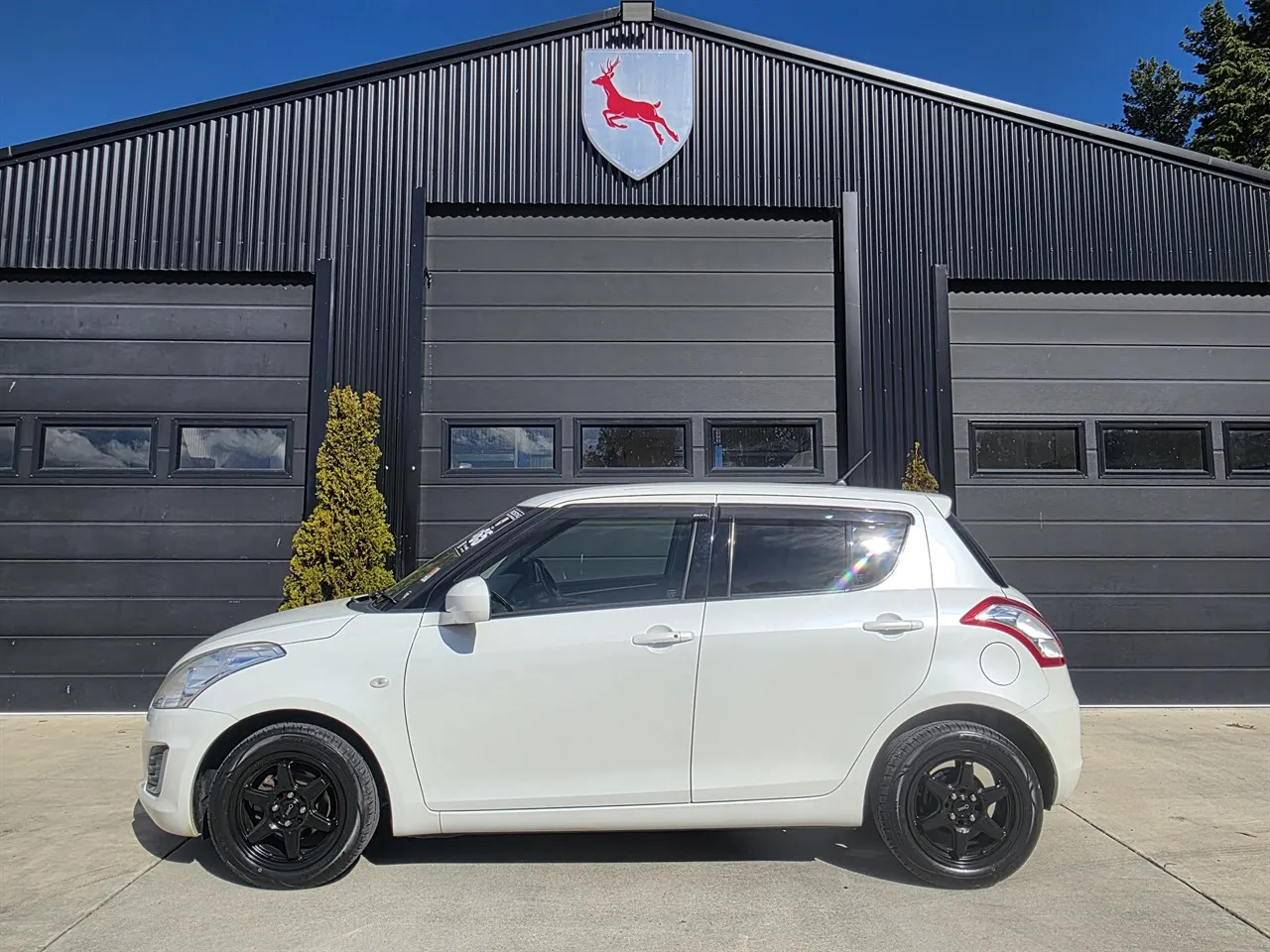 2016 Suzuki SWIFT XG WITH WHEEL UPGRADE! Carousel 3
