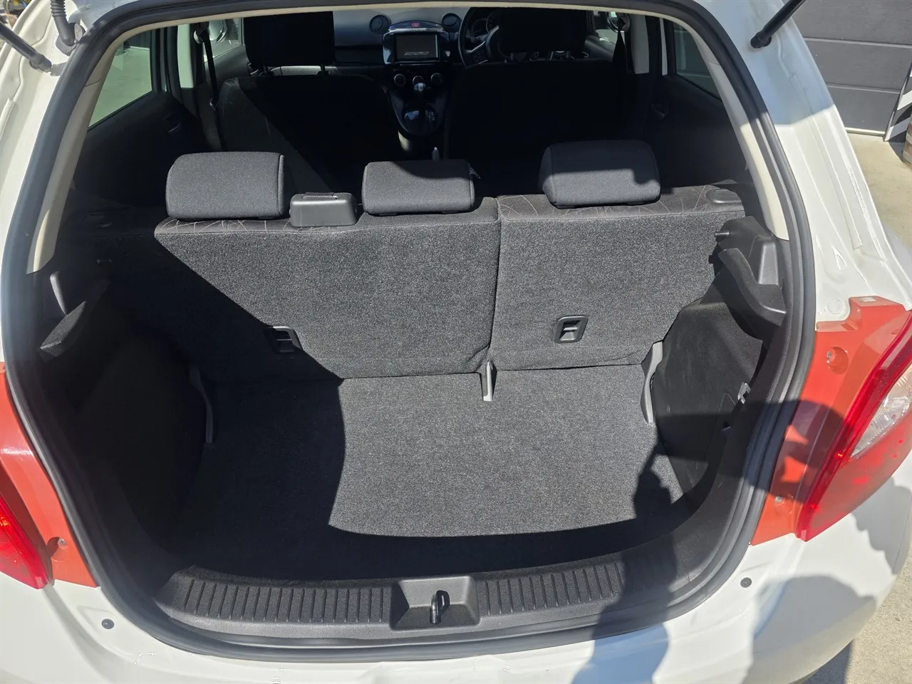 2014 Mazda DEMIO SKY ACTIVE 1.3 AUTO Carousel 8