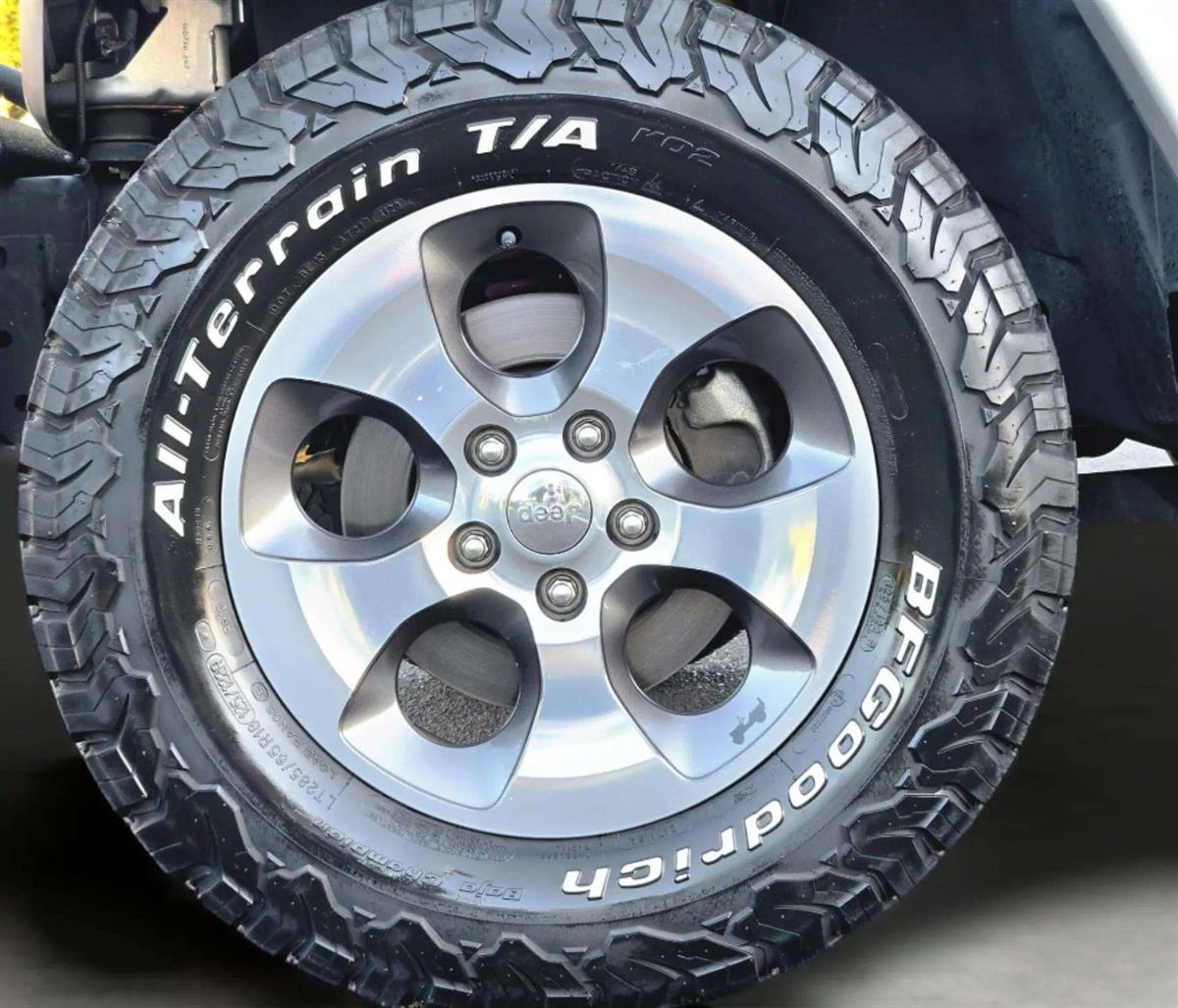 2018 Jeep Wrangler Unlimited Sahara 4x4 !! Cruise Control Carousel 12