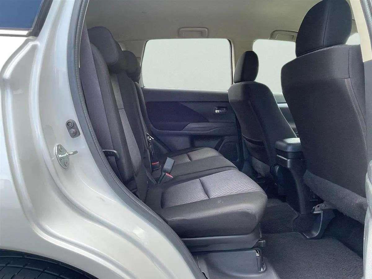 2012 Mitsubishi Outlander 24G 4wd 7-Seater !! Radar Cruise Carousel 8