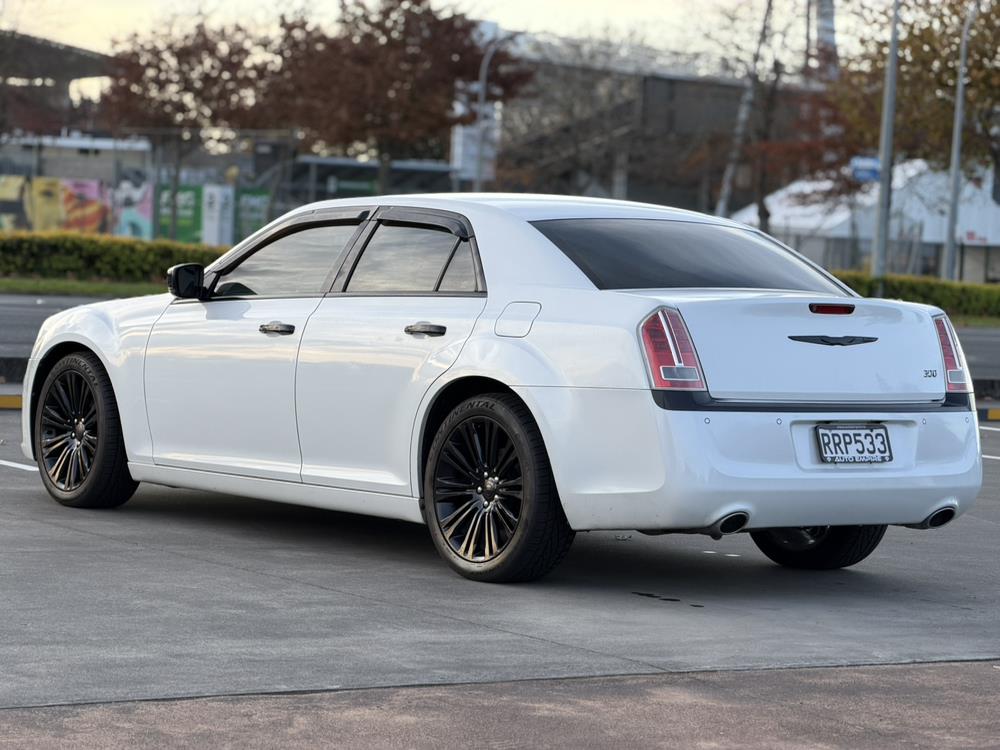 2015 Chrysler 300 **Cruise Control*V6*parking Sensors*Reverse Camera** Carousel 4