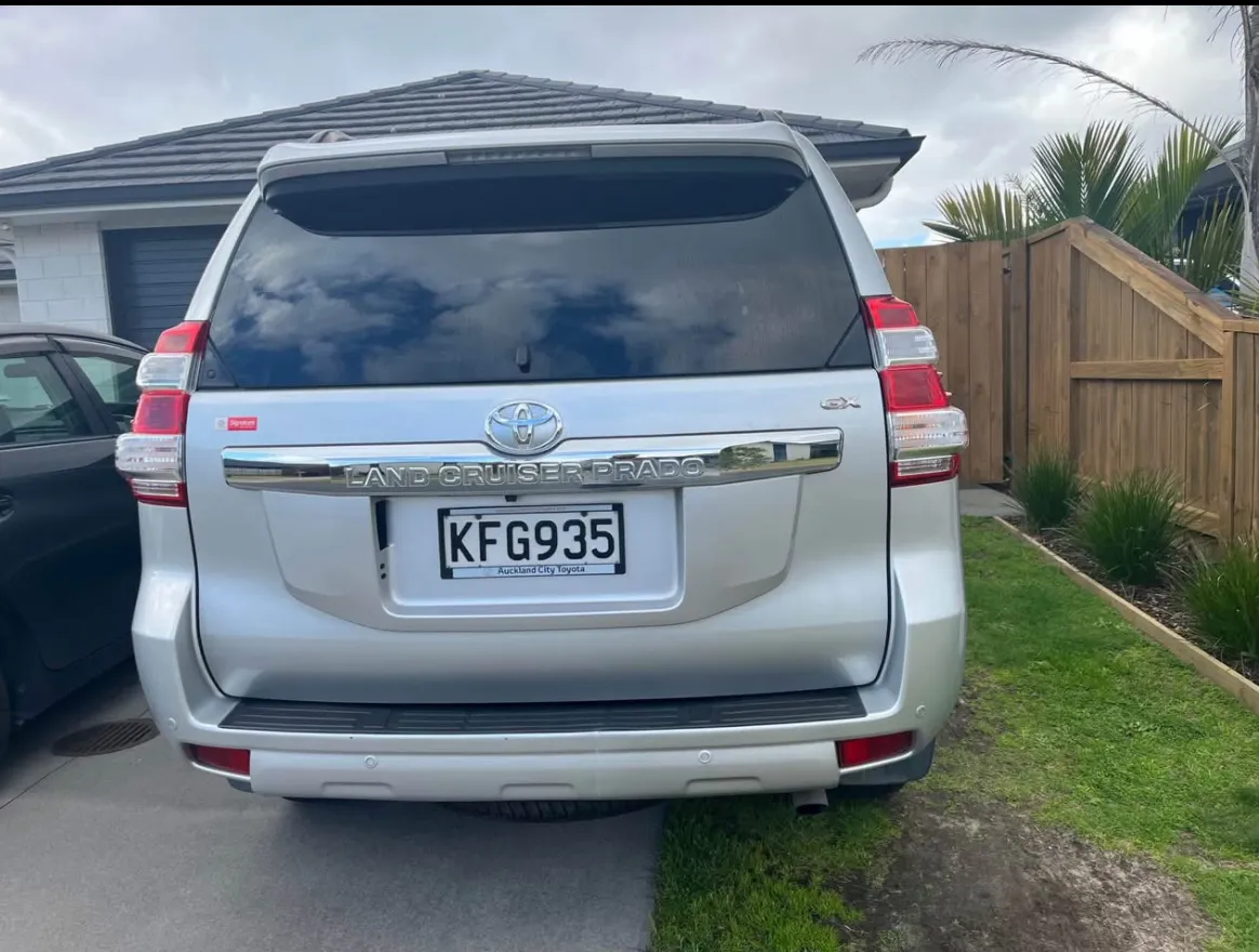 2016 Land Cruiser Prado Carousel 2