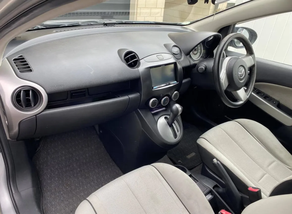 2009 Mazda Demio Carousel 5