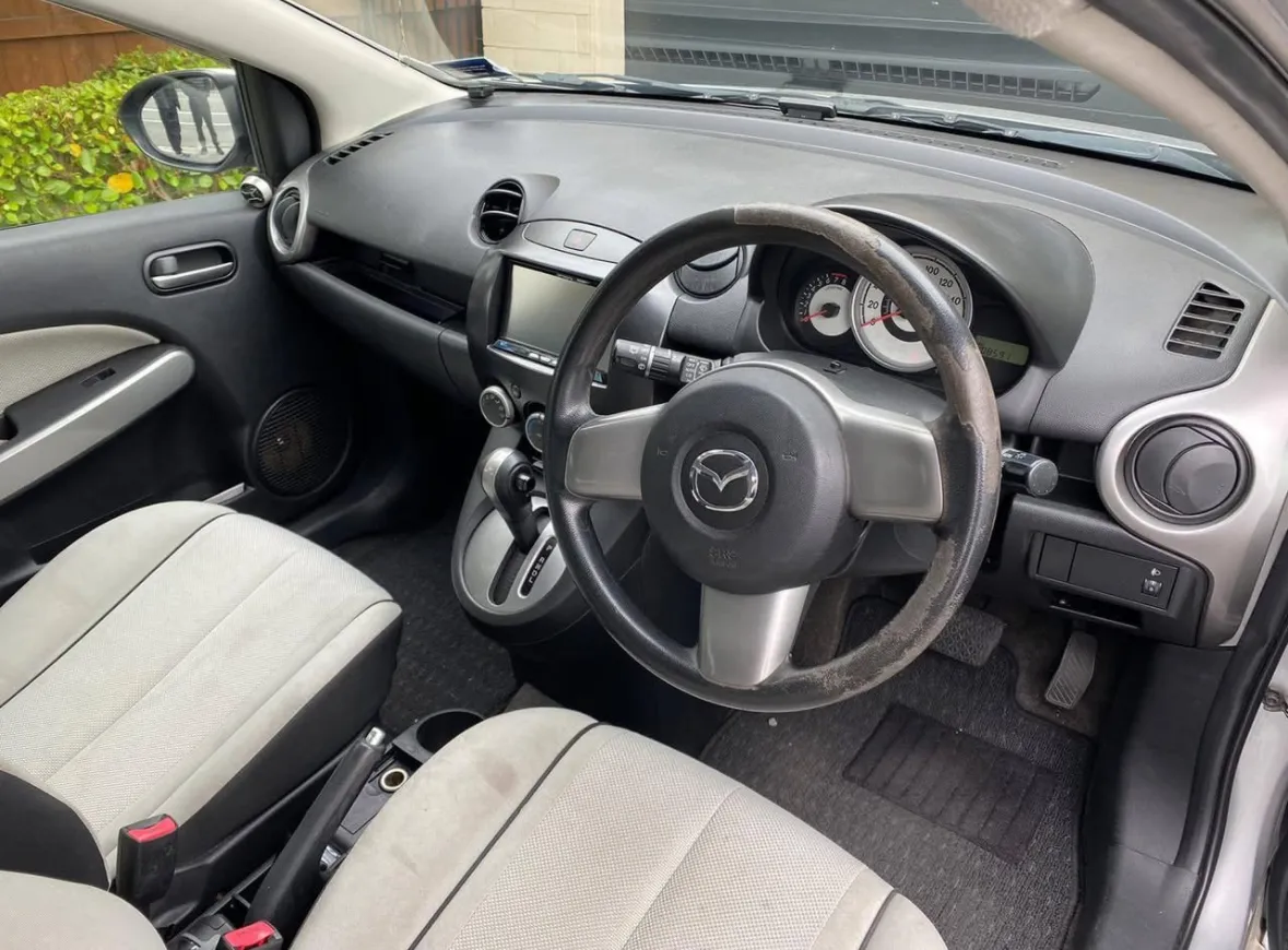 2009 Mazda Demio Carousel 3