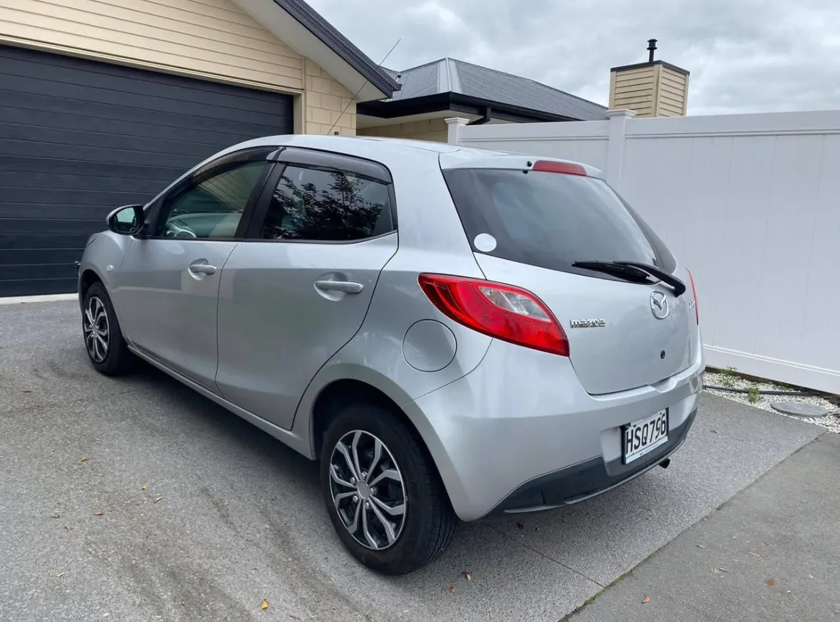 2009 Mazda Demio Carousel 6